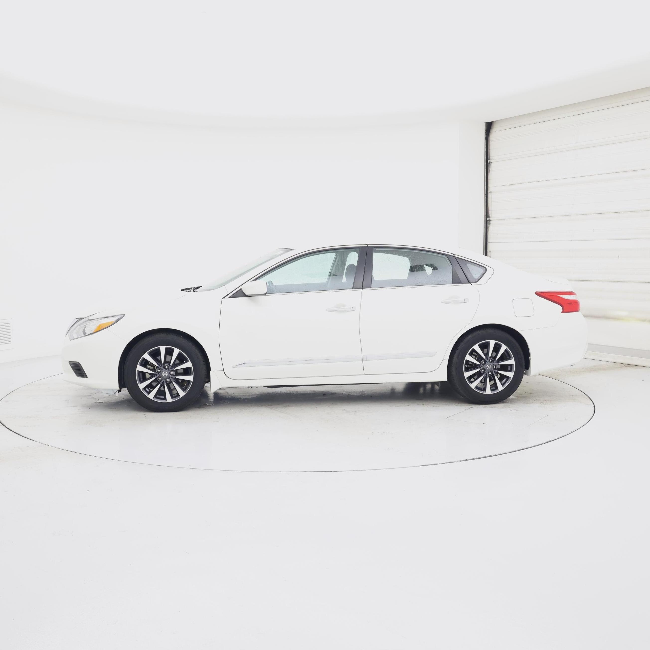 Thumbnail: 2017 Nissan Altima - 3