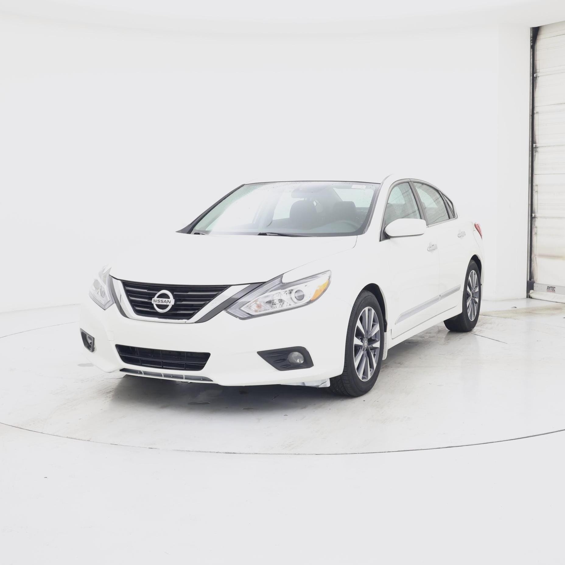 Thumbnail: 2017 Nissan Altima - 4