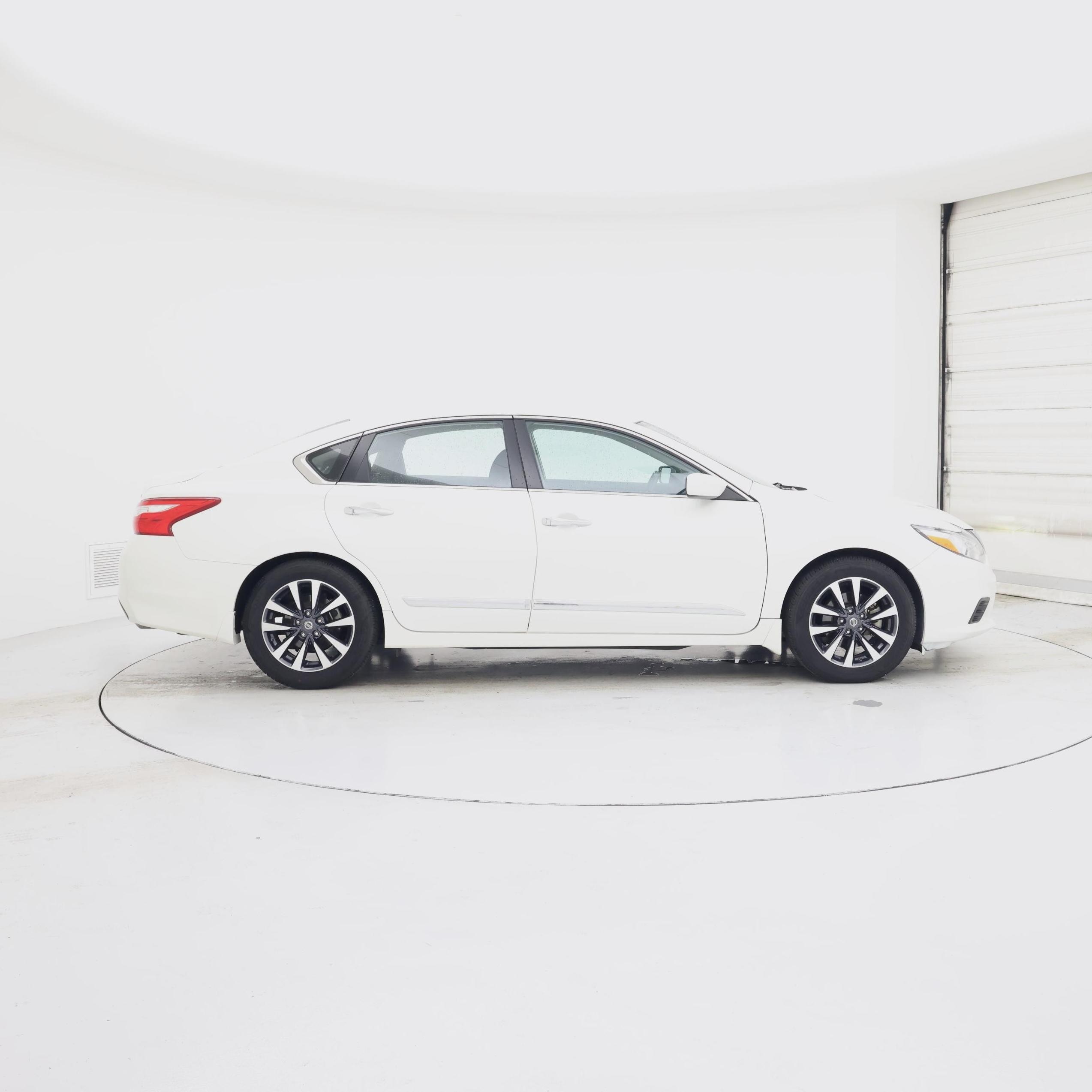 Thumbnail: 2017 Nissan Altima - 7