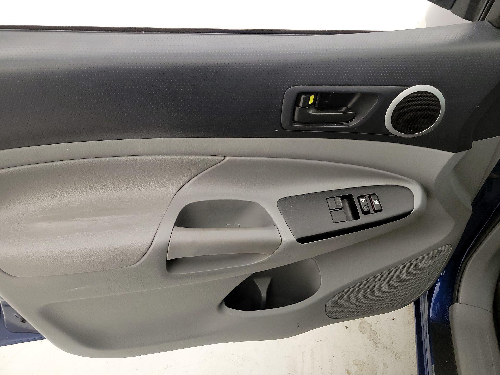 Thumbnail: 2014 Toyota Tacoma - 12