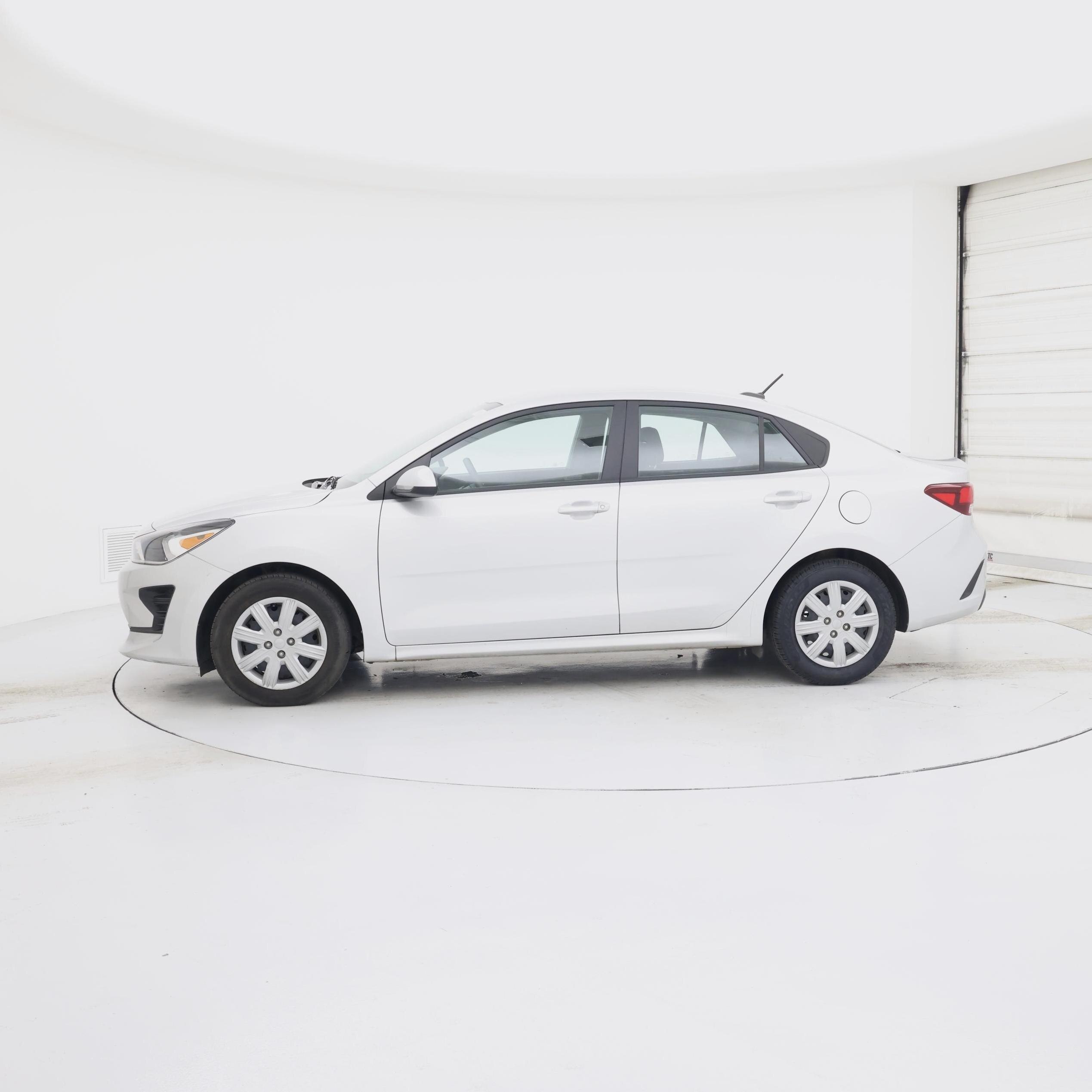 Thumbnail: 2023 Kia Rio - 3