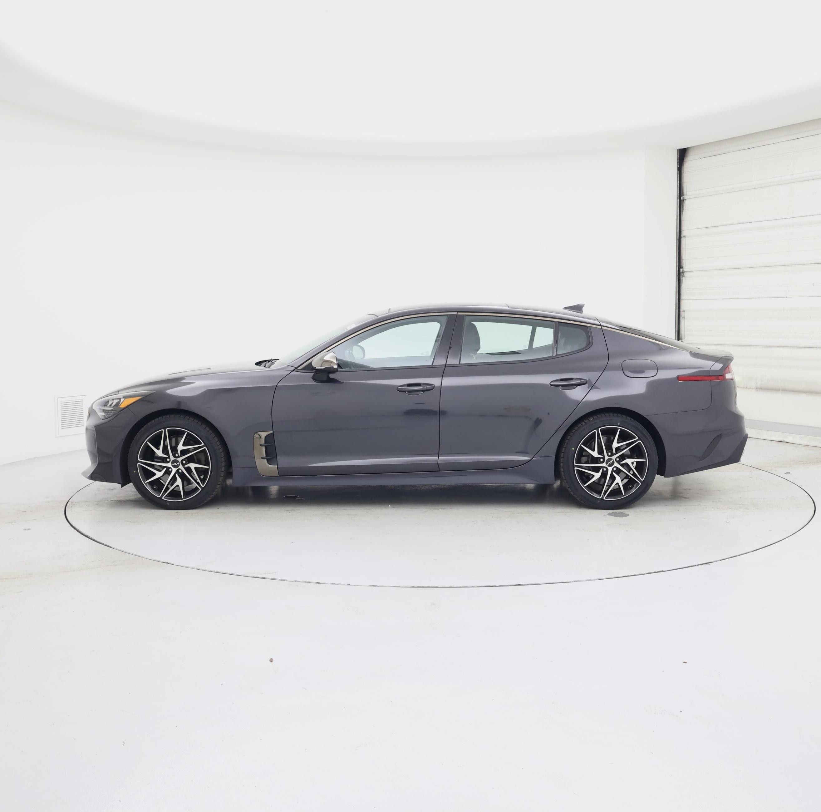 Thumbnail: 2022 Kia Stinger - 3