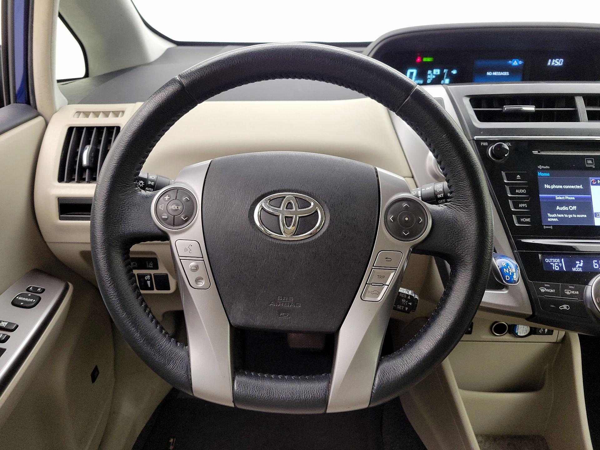 Thumbnail: 2017 Toyota Prius v - 10