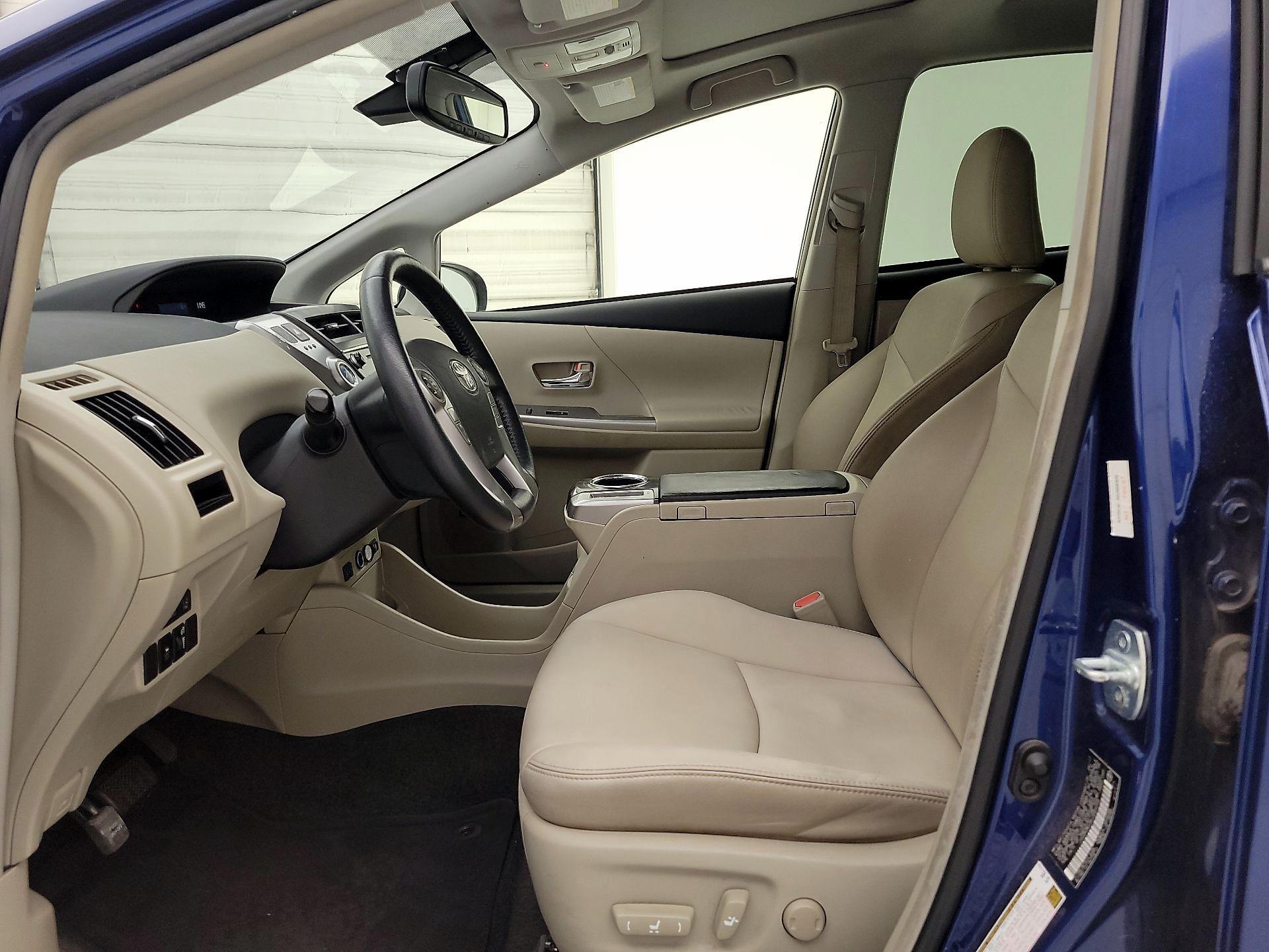 Thumbnail: 2017 Toyota Prius v - 11