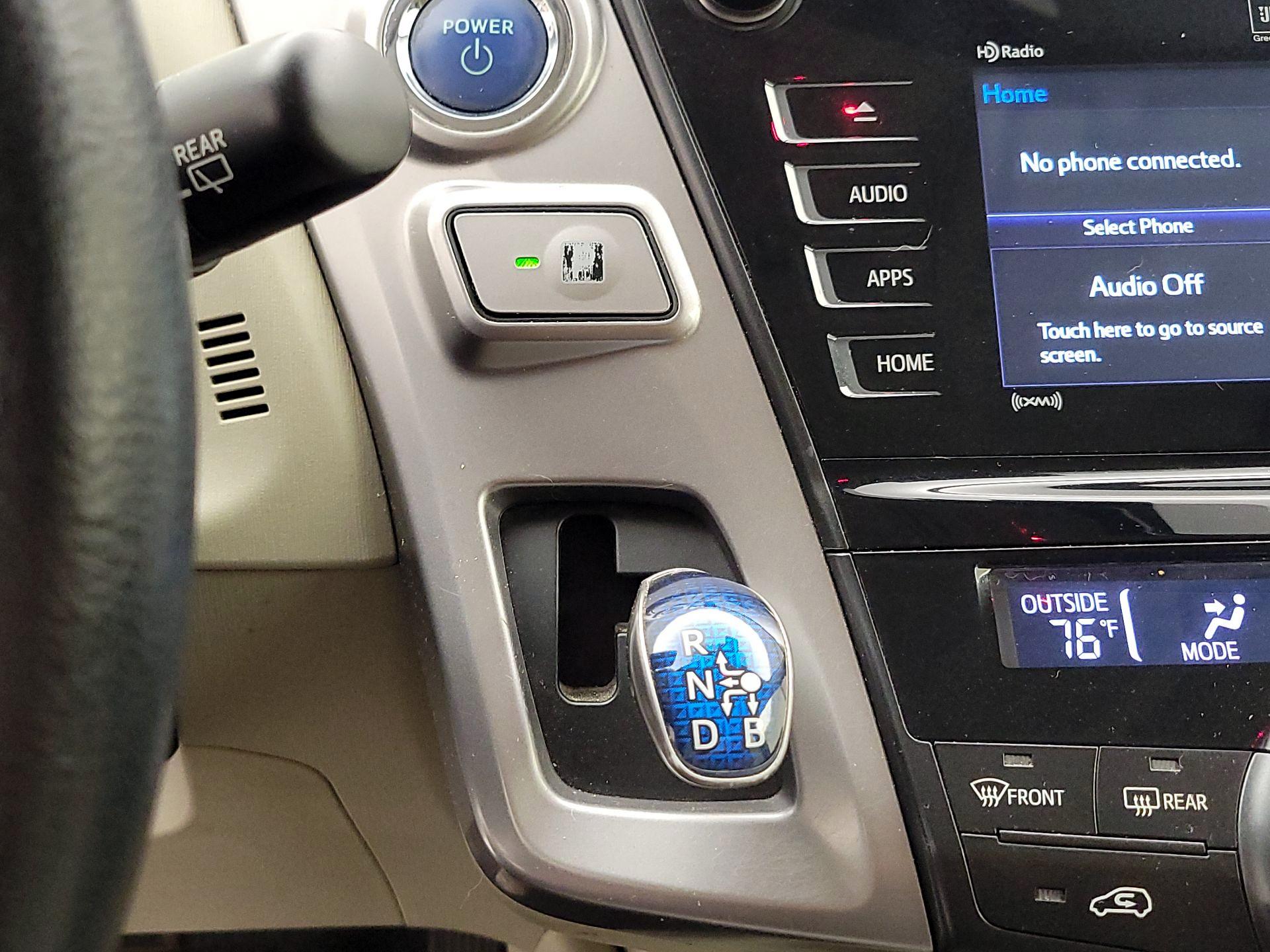 Thumbnail: 2017 Toyota Prius v - 17