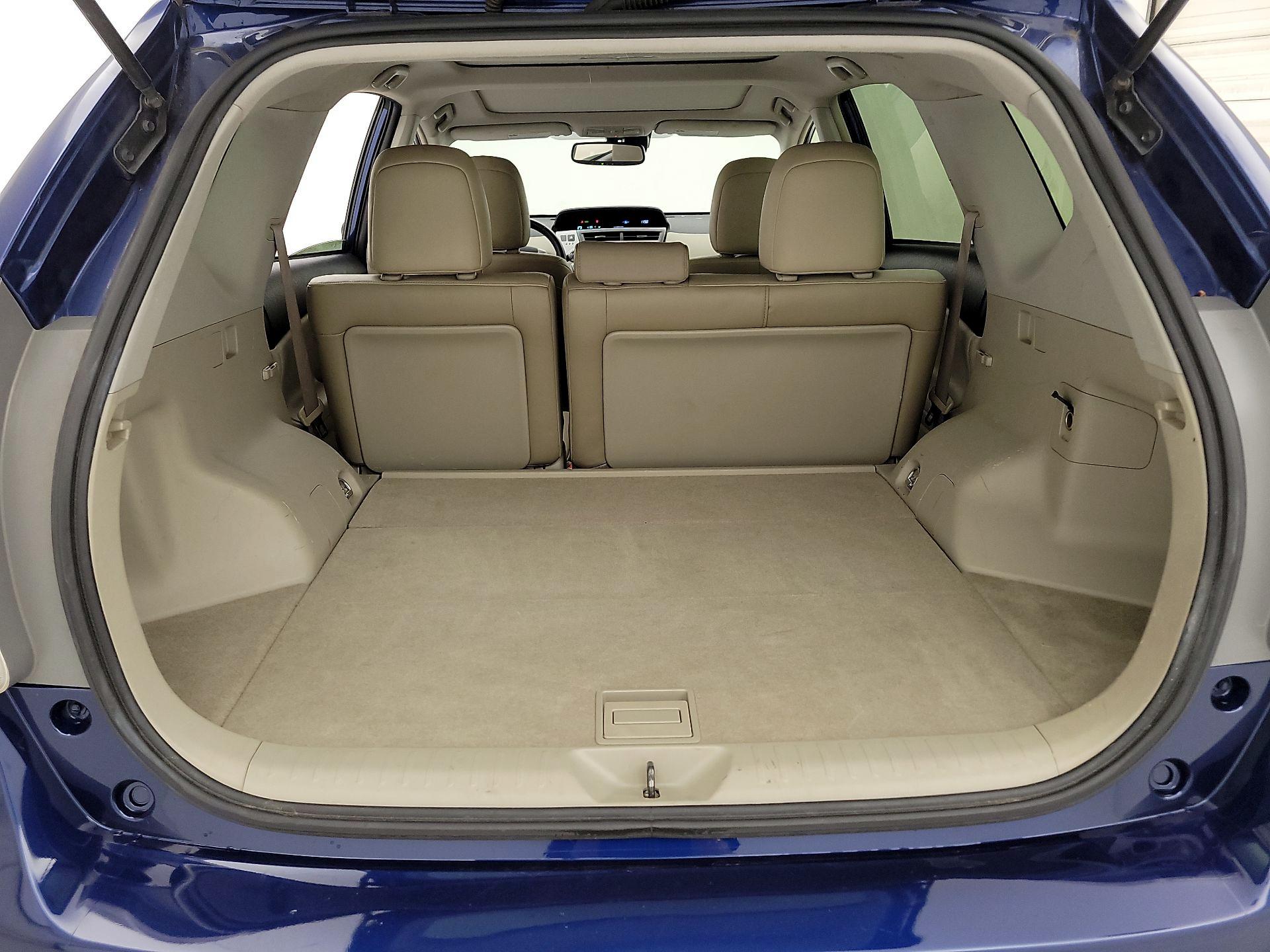 Thumbnail: 2017 Toyota Prius v - 20