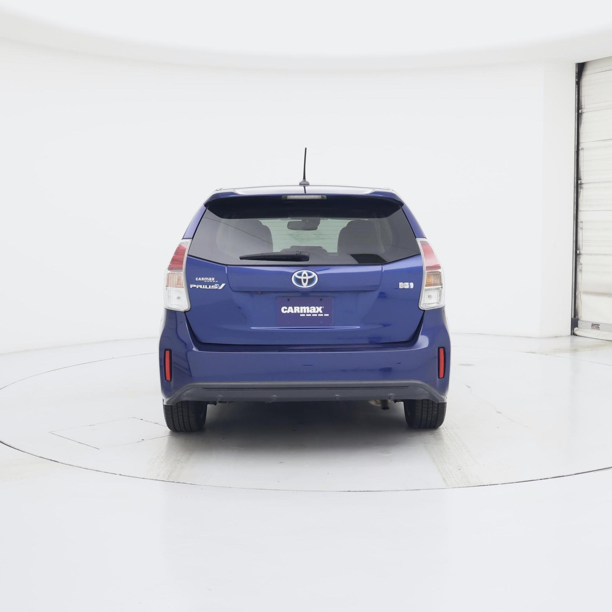 Thumbnail: 2017 Toyota Prius v - 6