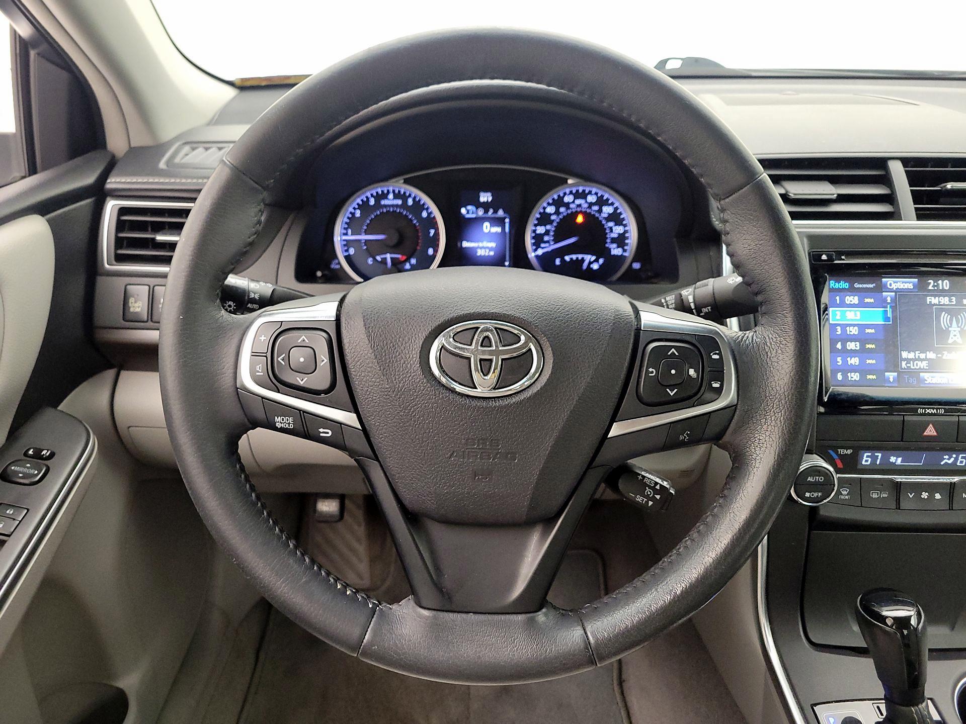 Thumbnail: 2017 Toyota Camry - 10