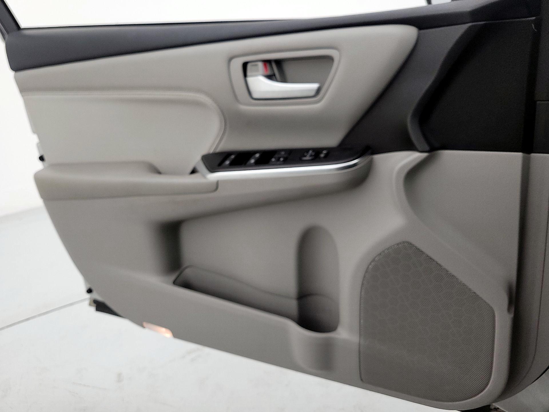 Thumbnail: 2017 Toyota Camry - 12