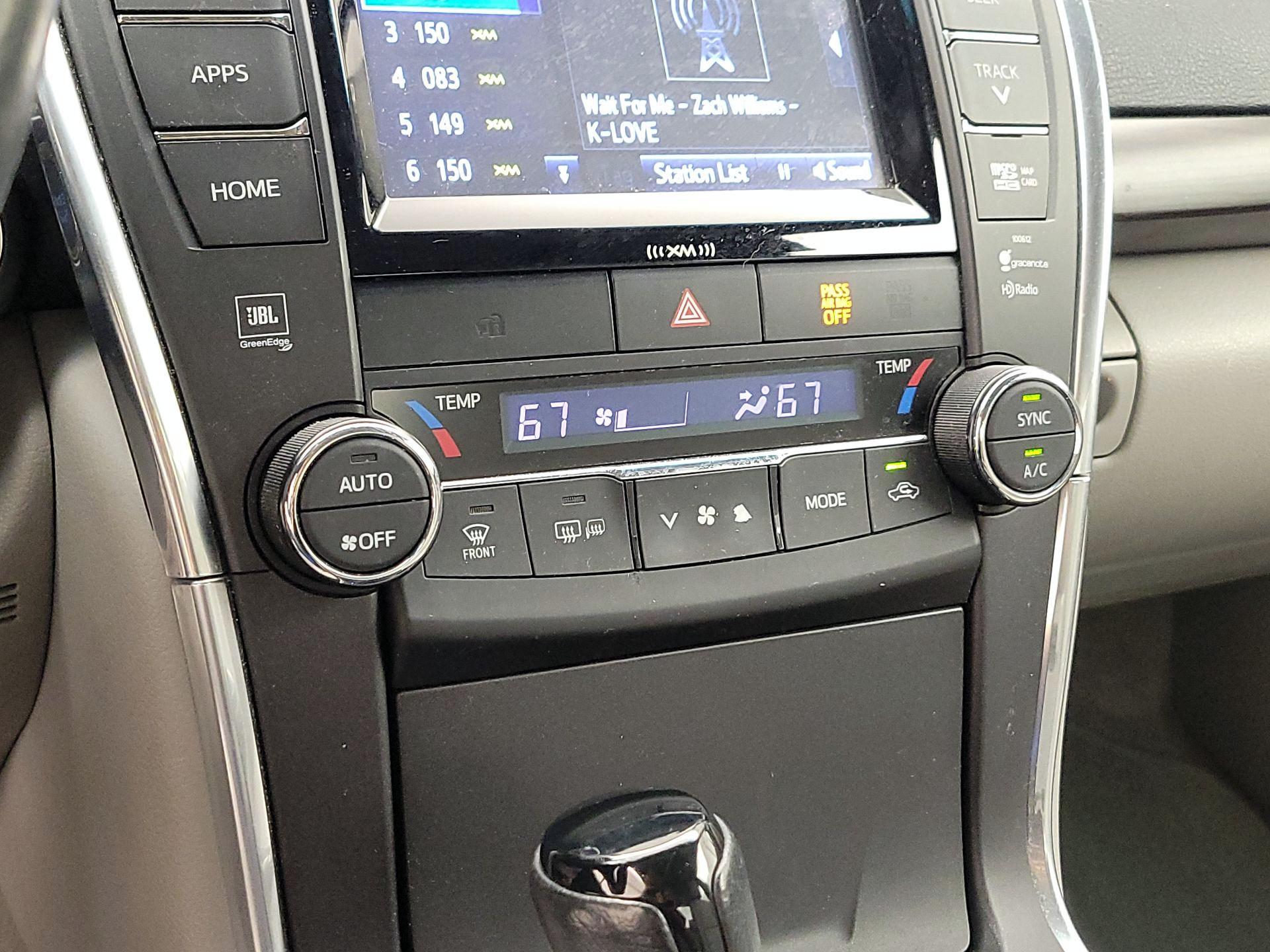Thumbnail: 2017 Toyota Camry - 16