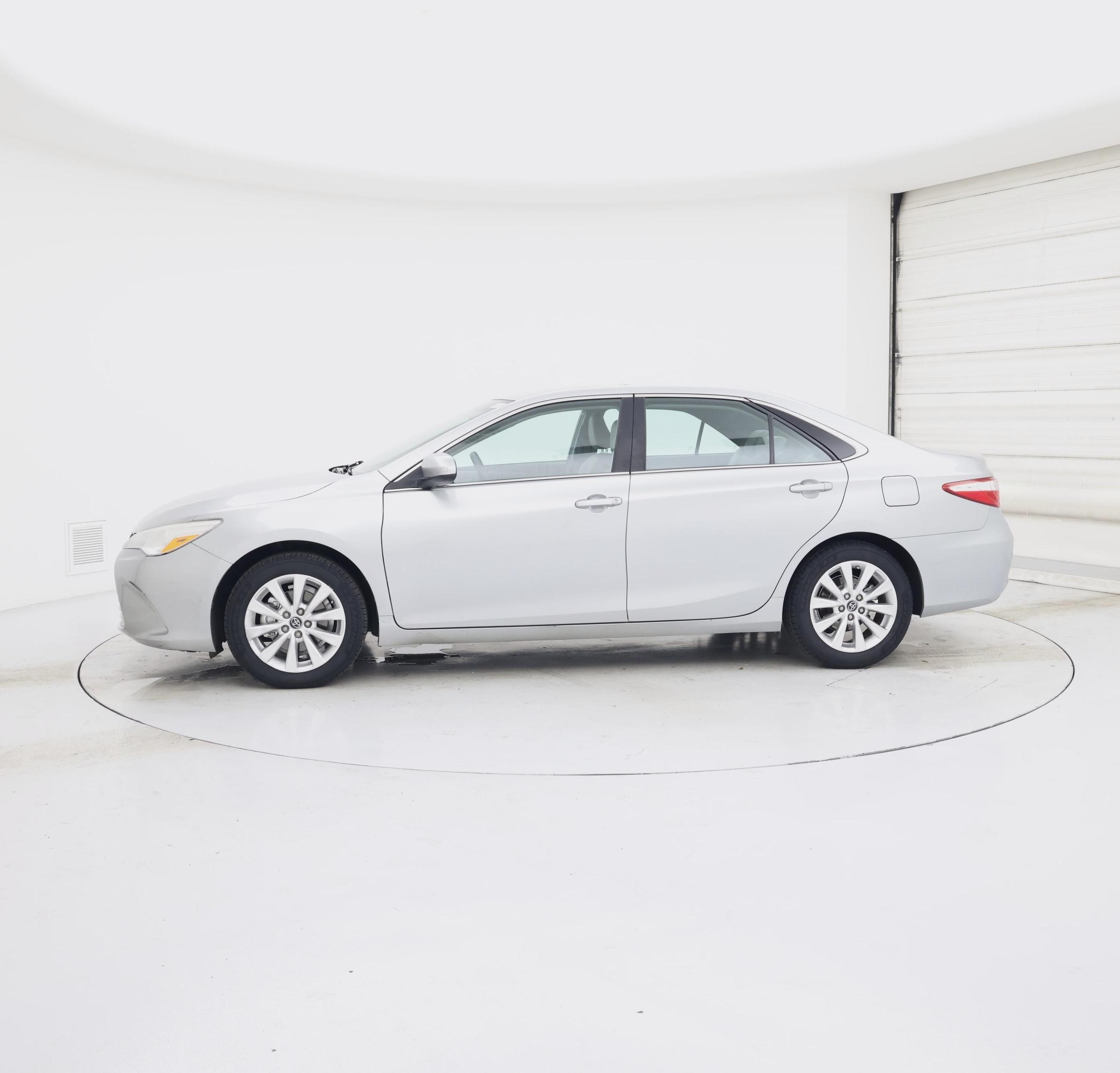 Thumbnail: 2017 Toyota Camry - 3