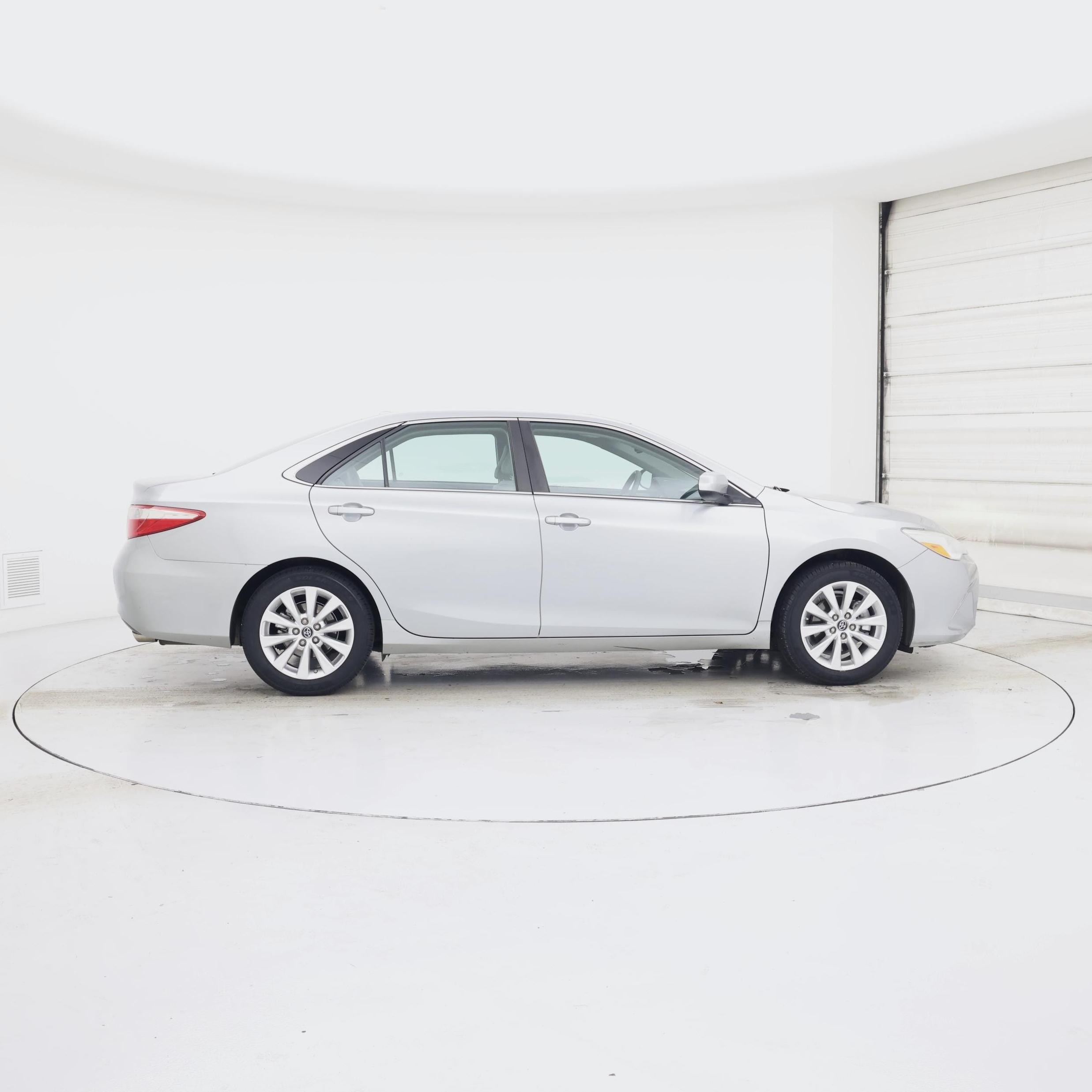 Thumbnail: 2017 Toyota Camry - 7