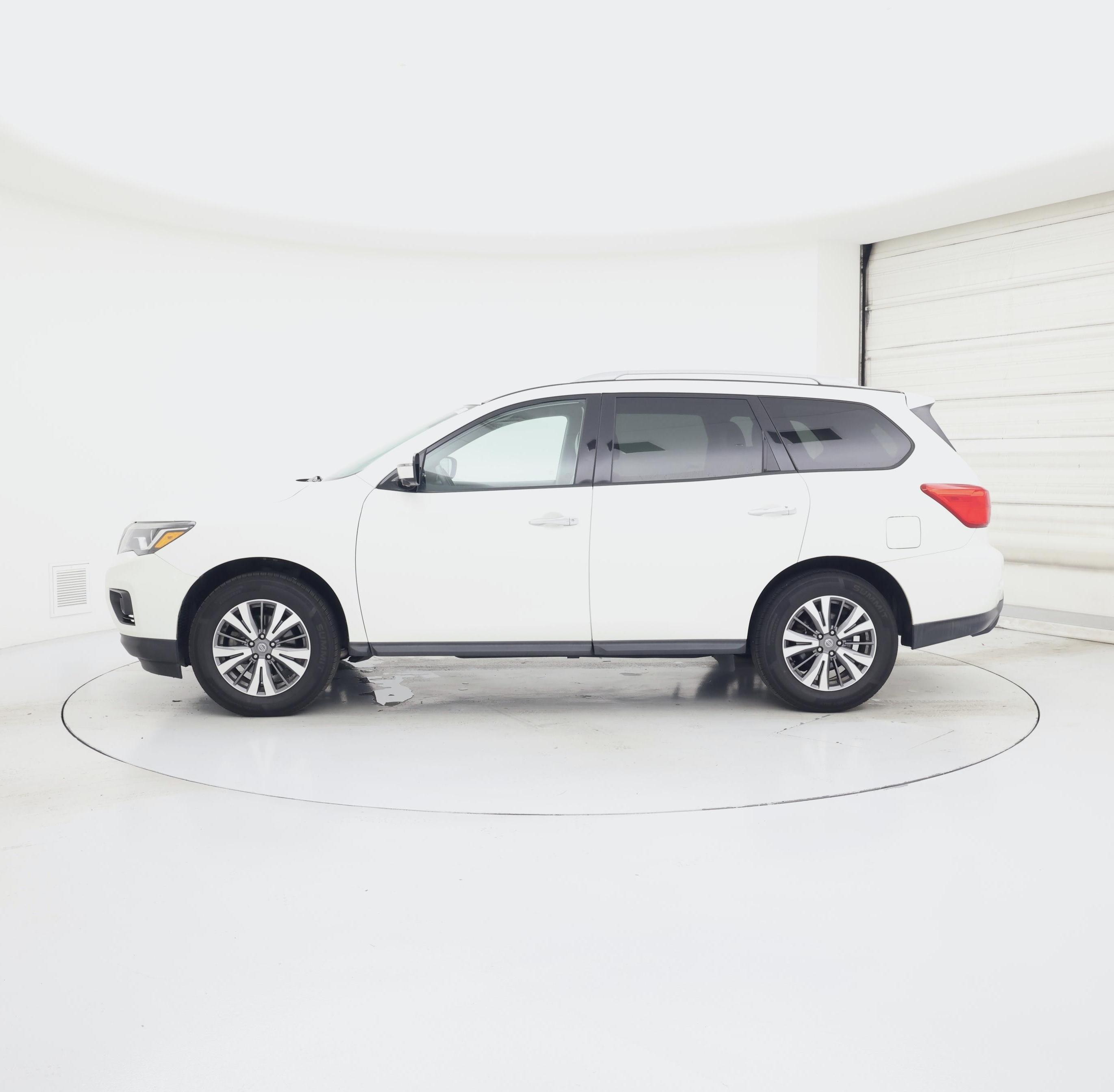Thumbnail: 2020 Nissan Pathfinder - 3