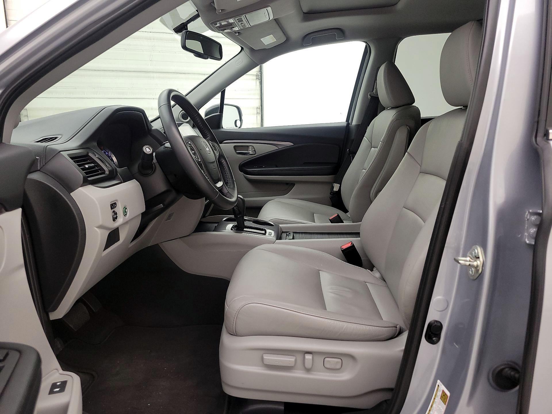 Thumbnail: 2017 Honda Pilot - 11