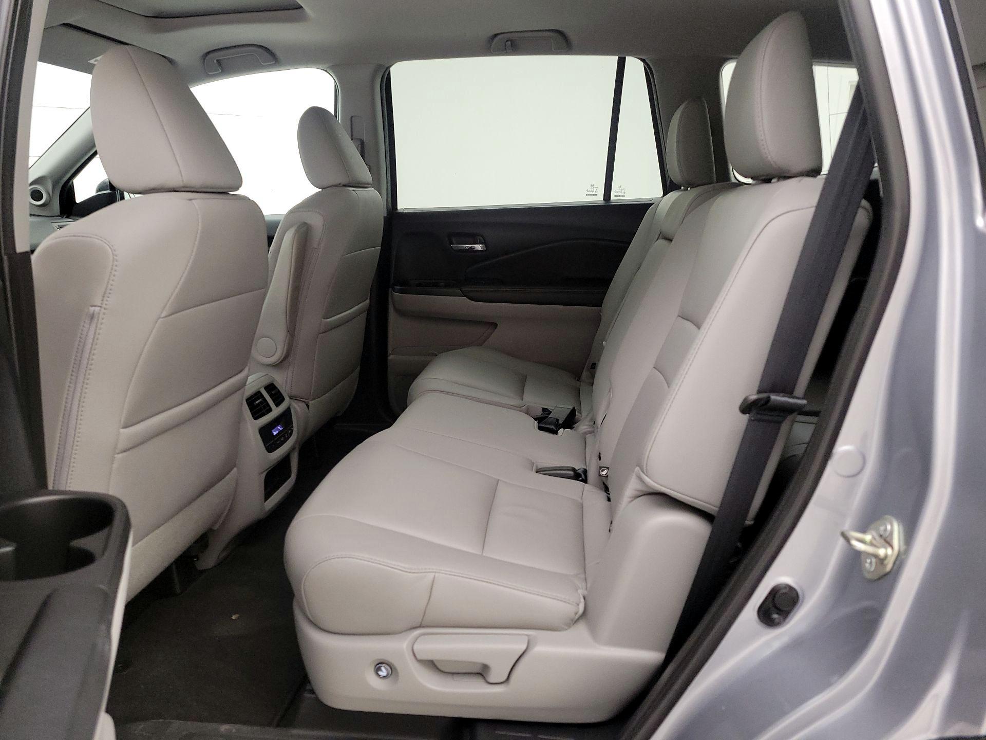 Thumbnail: 2017 Honda Pilot - 19