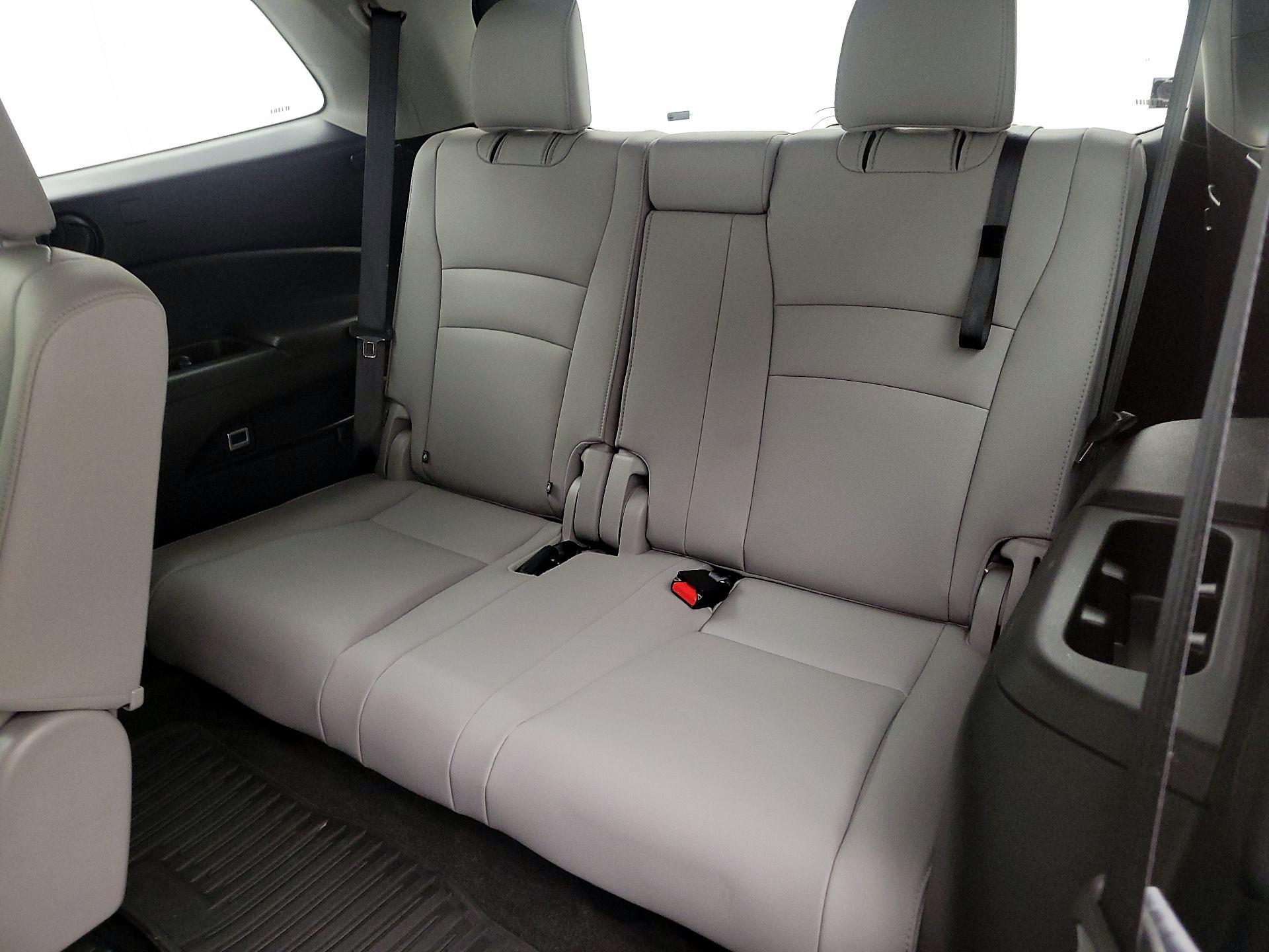Thumbnail: 2017 Honda Pilot - 20