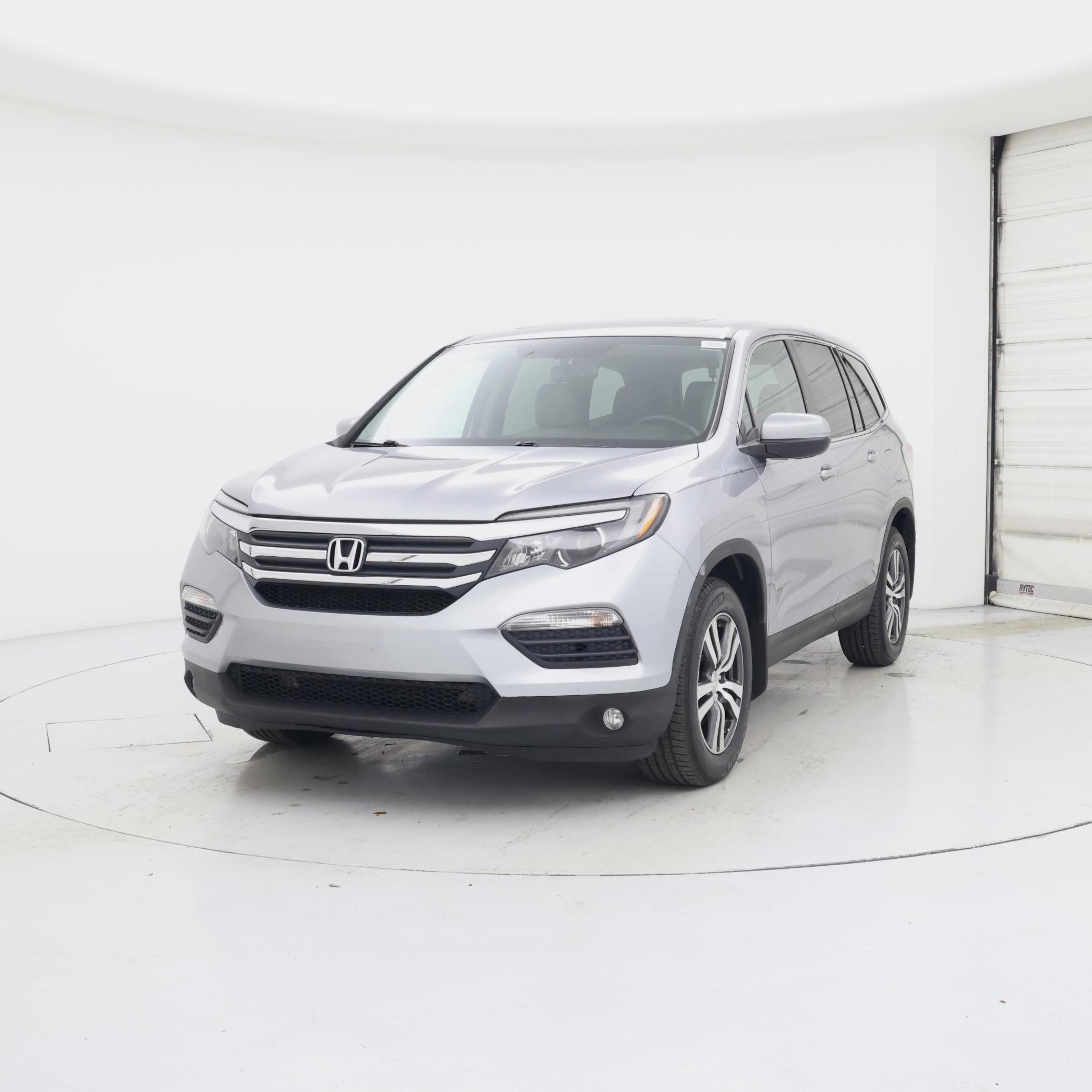 Thumbnail: 2017 Honda Pilot - 4