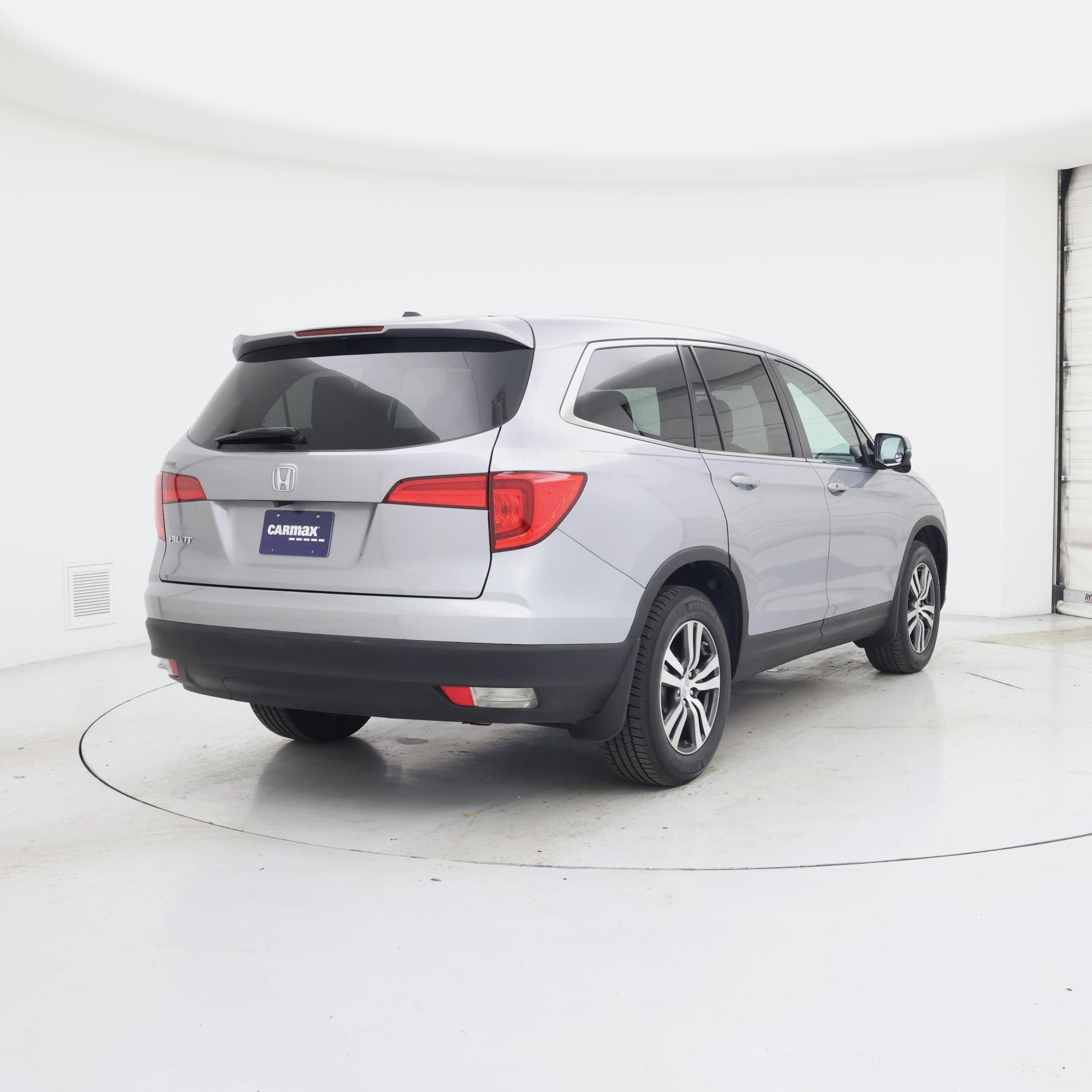 Thumbnail: 2017 Honda Pilot - 8
