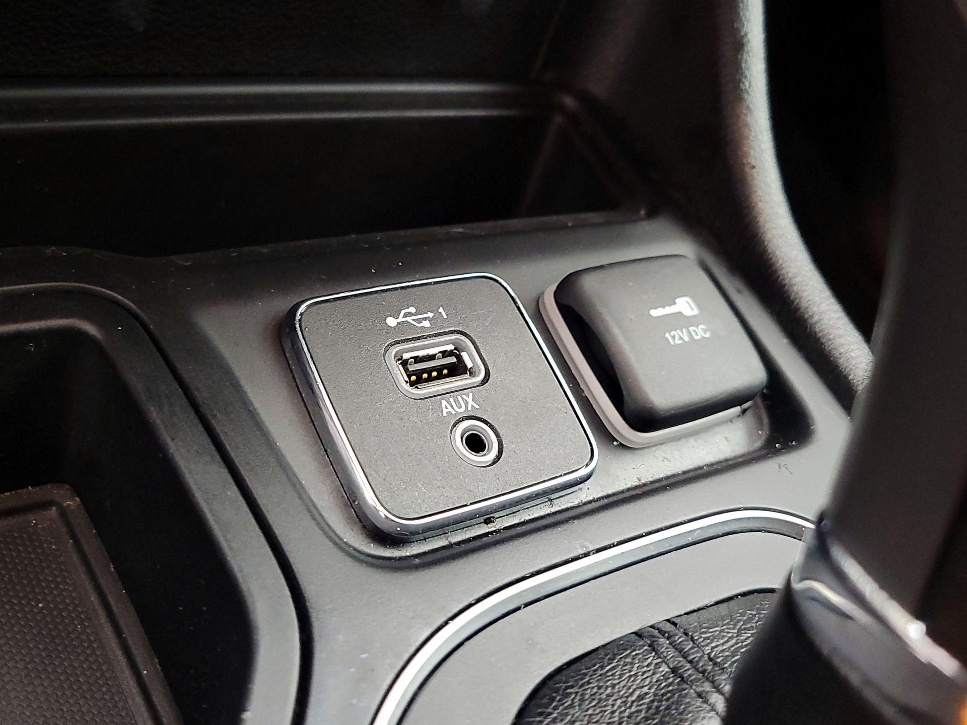 Thumbnail: 2019 Jeep Cherokee - 18