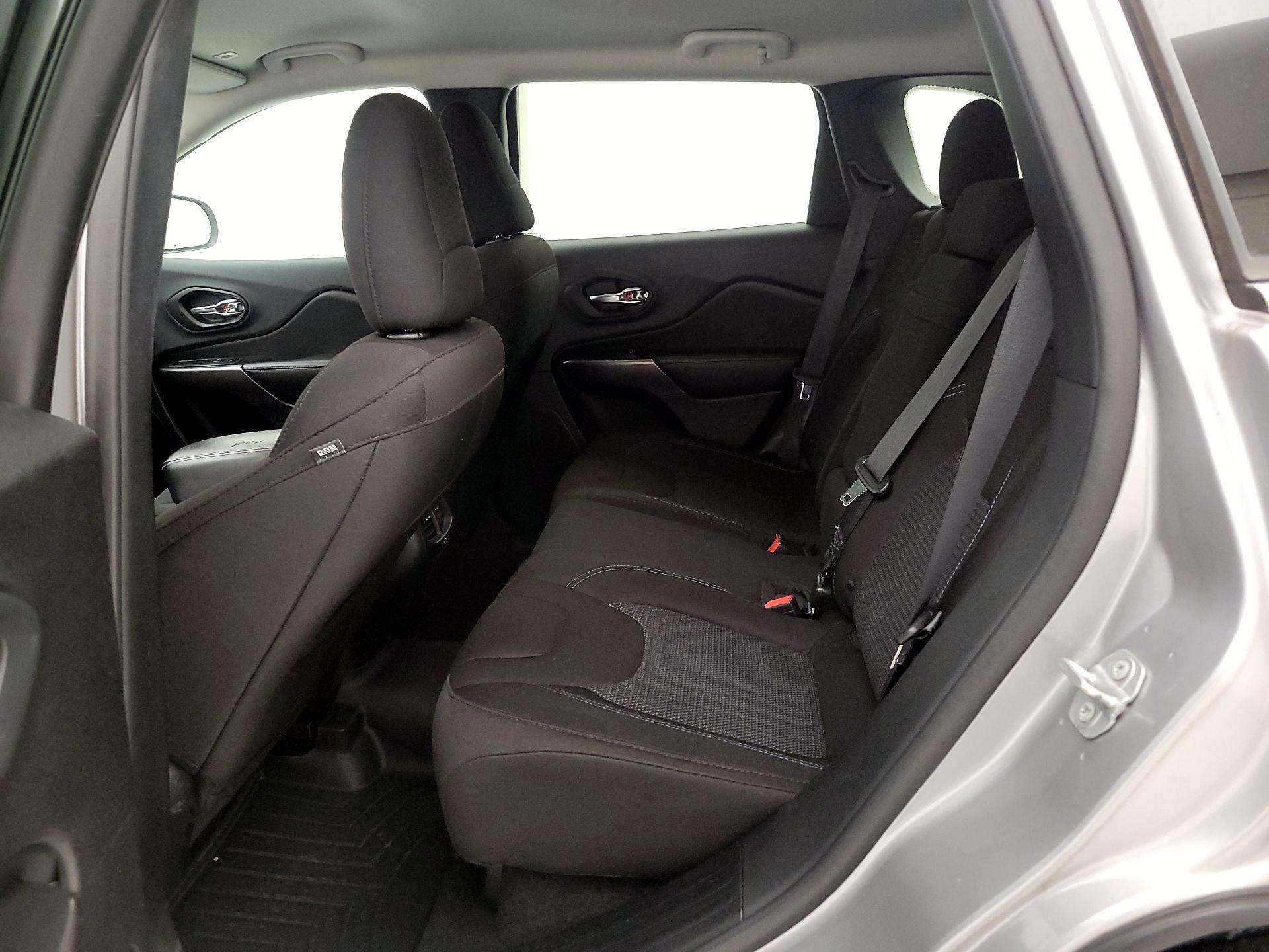 Thumbnail: 2019 Jeep Cherokee - 19