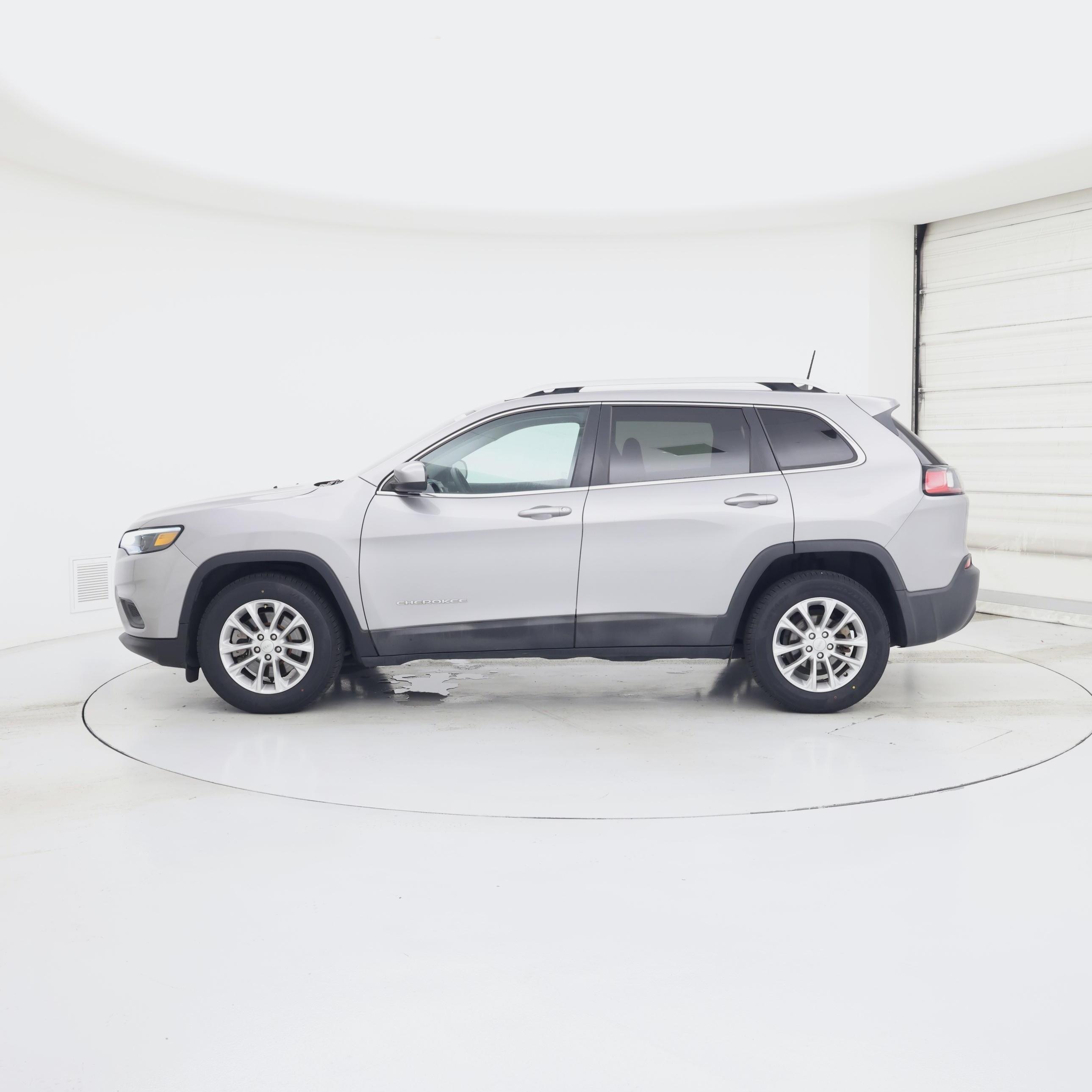 Thumbnail: 2019 Jeep Cherokee - 3