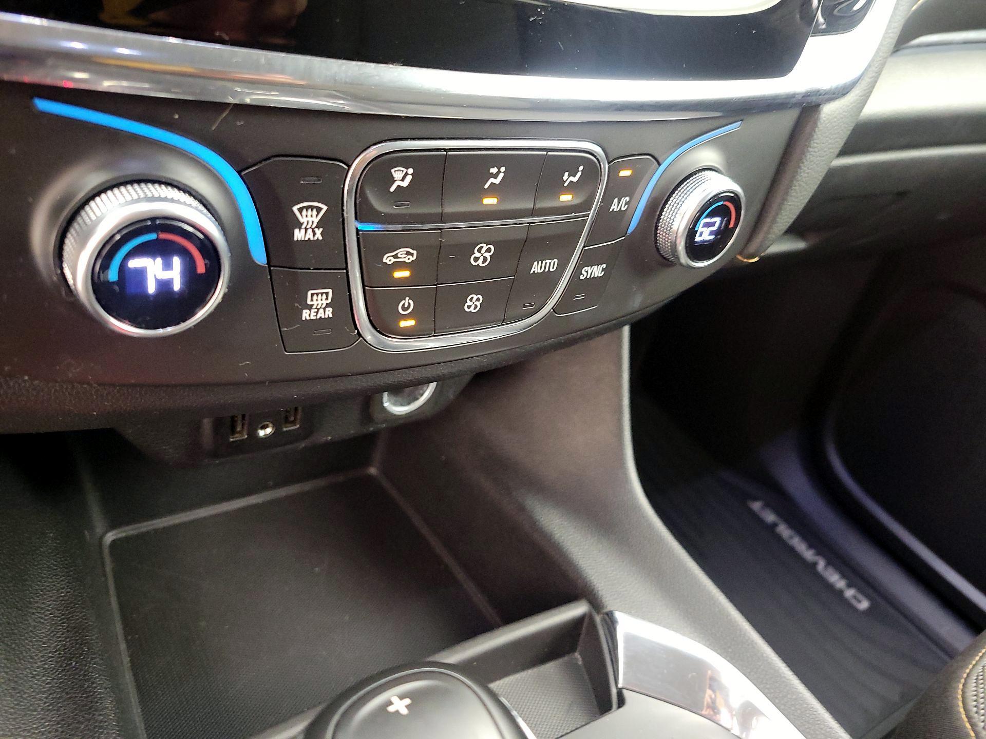 Thumbnail: 2020 Chevrolet Traverse - 14