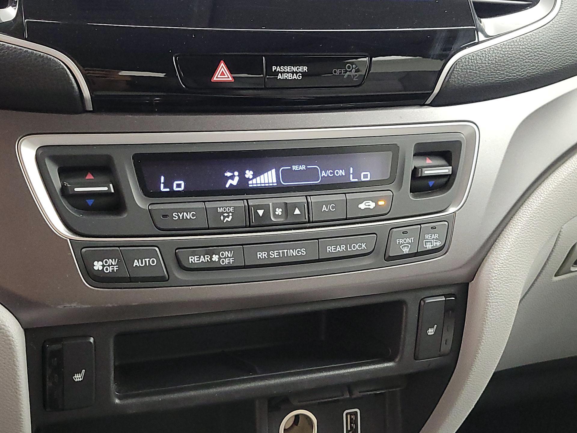 Thumbnail: 2019 Honda Pilot - 16