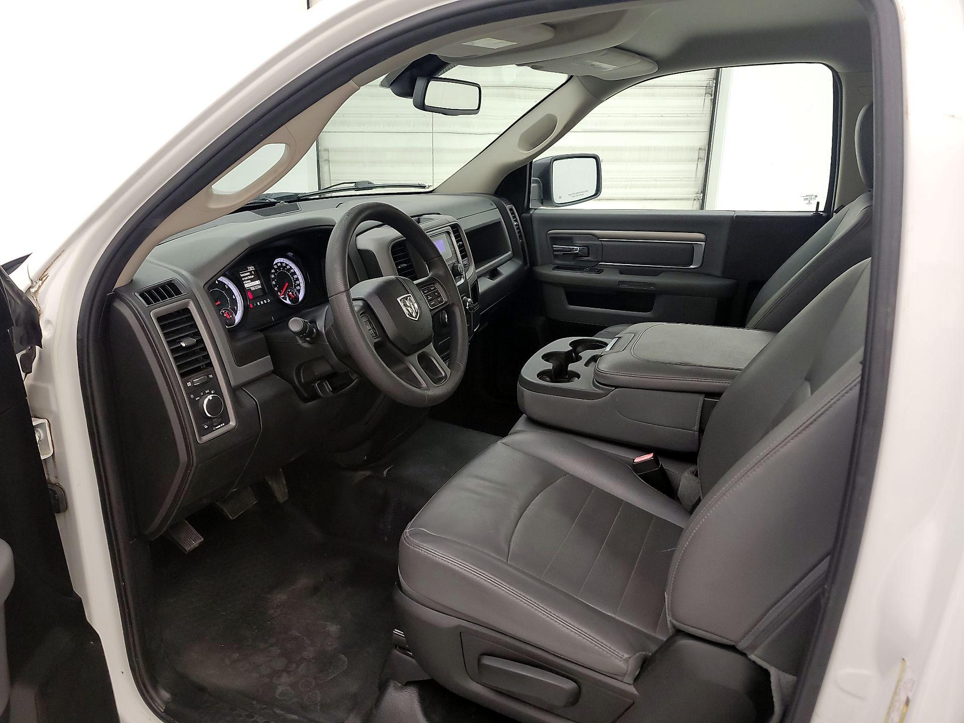 Thumbnail: 2019 RAM 1500 Classic - 11