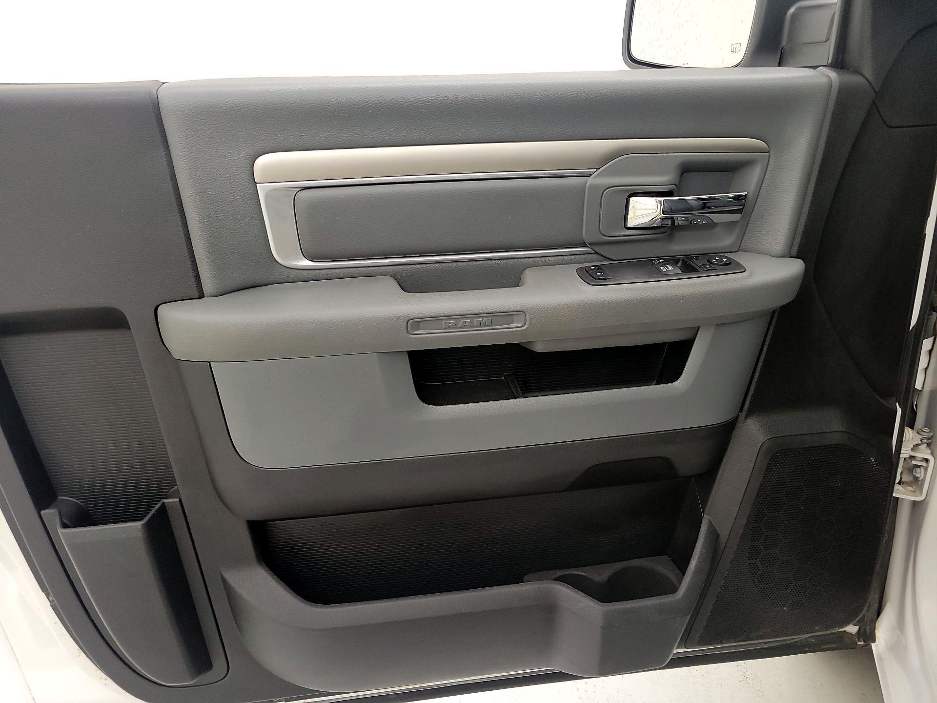 Thumbnail: 2019 RAM 1500 Classic - 12