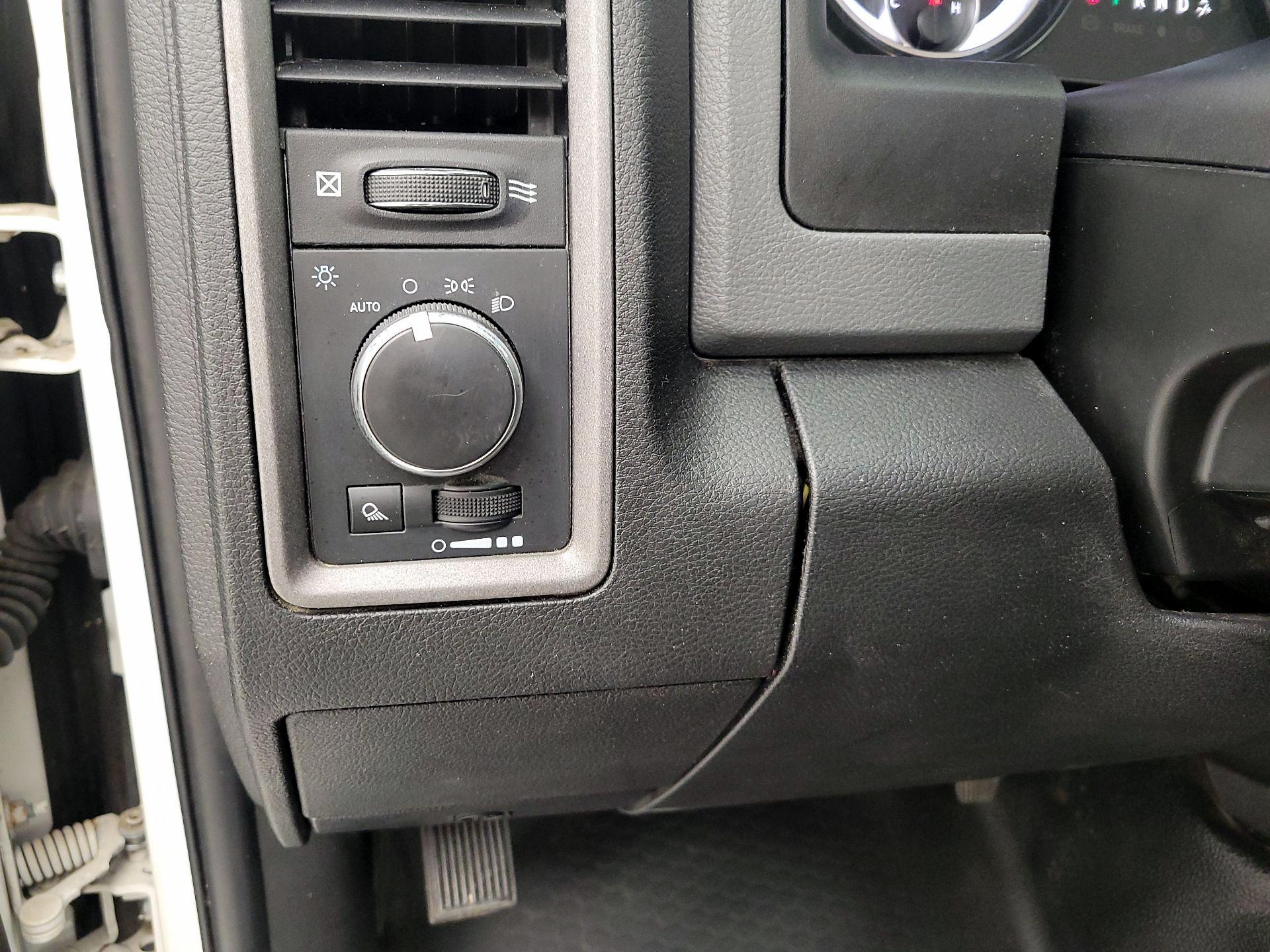 Thumbnail: 2019 RAM 1500 Classic - 13