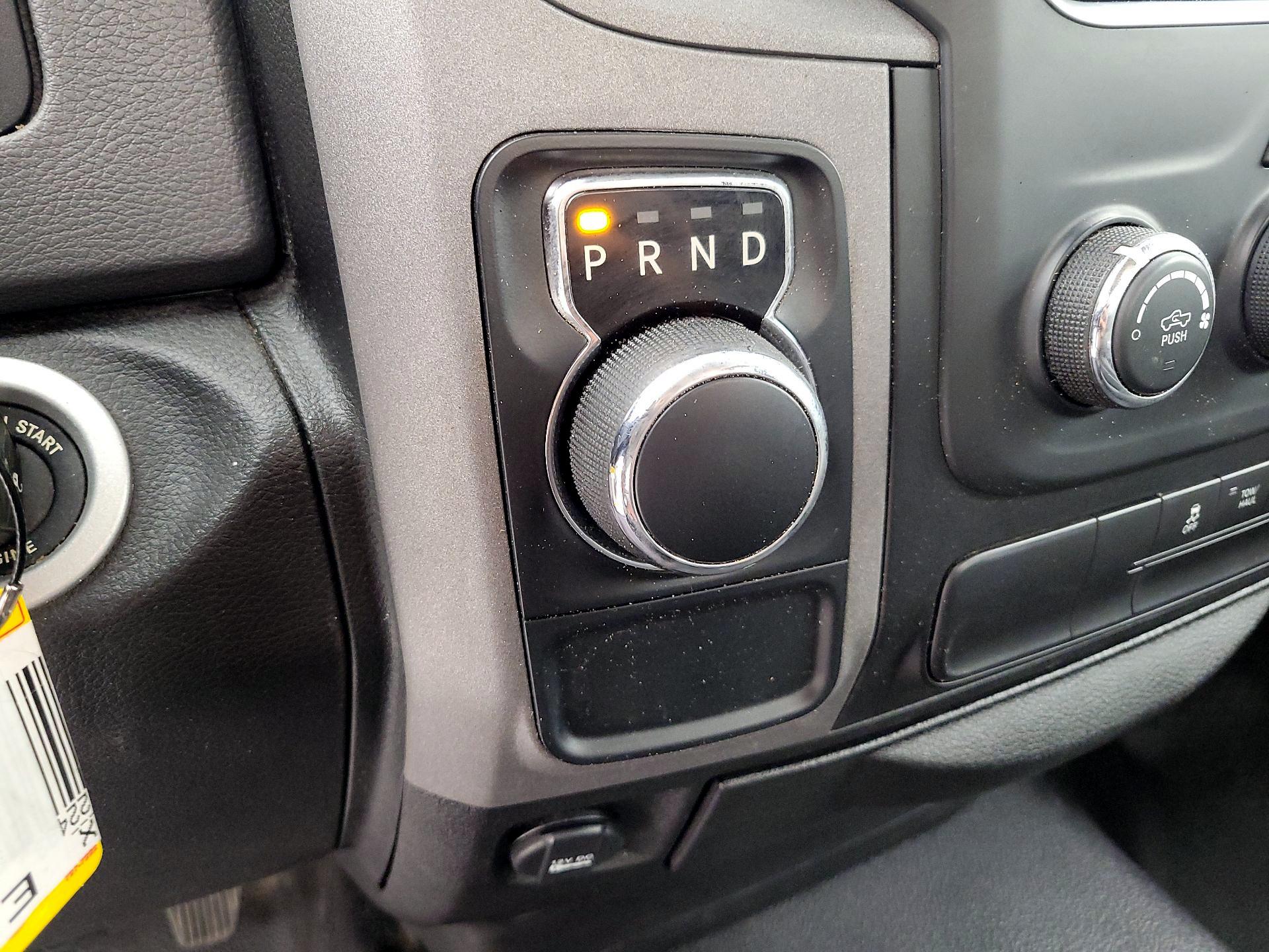 Thumbnail: 2019 RAM 1500 Classic - 16