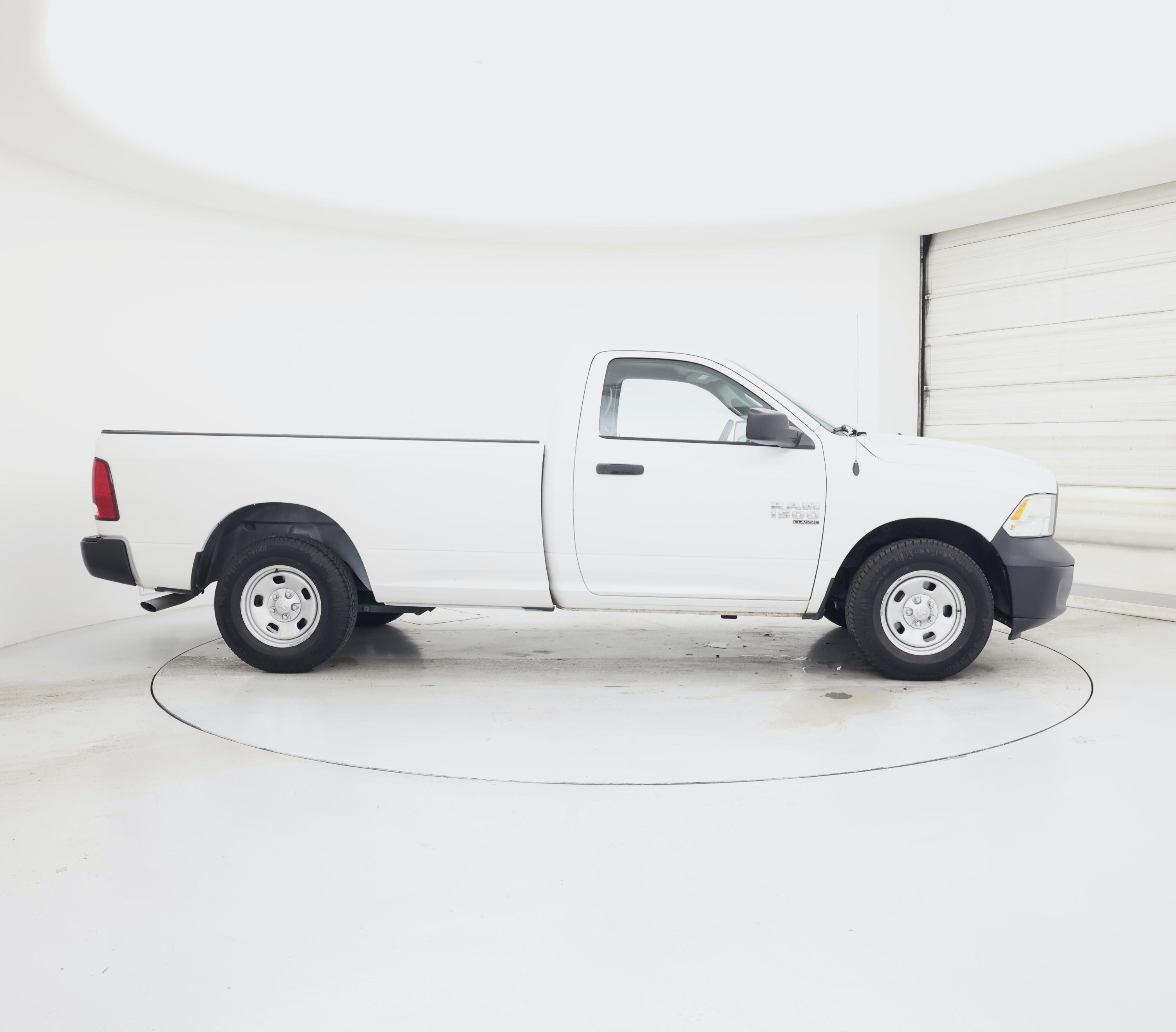 Thumbnail: 2019 RAM 1500 Classic - 7