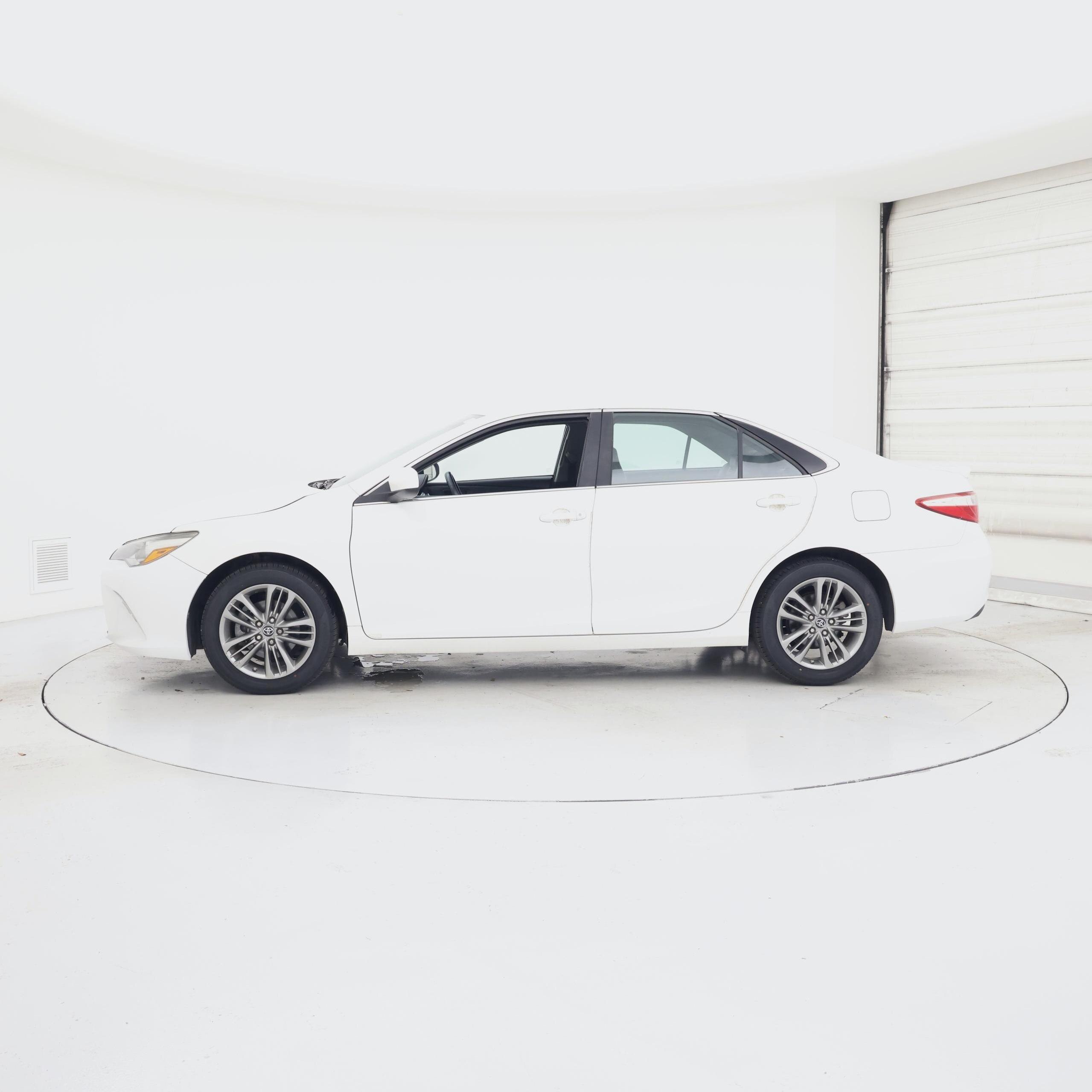 Thumbnail: 2017 Toyota Camry - 3