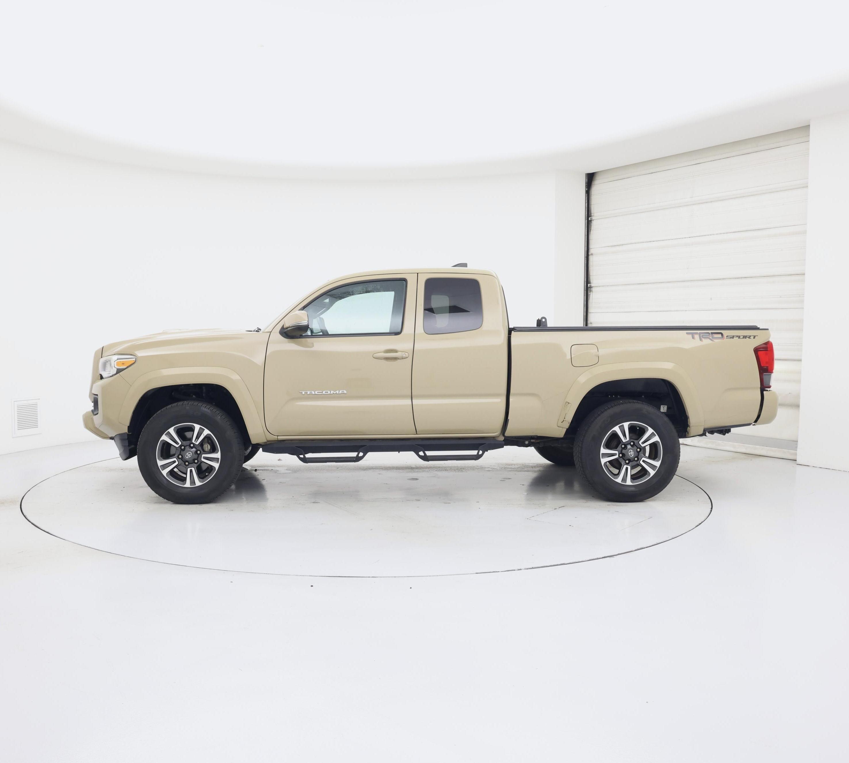 Thumbnail: 2018 Toyota Tacoma - 3