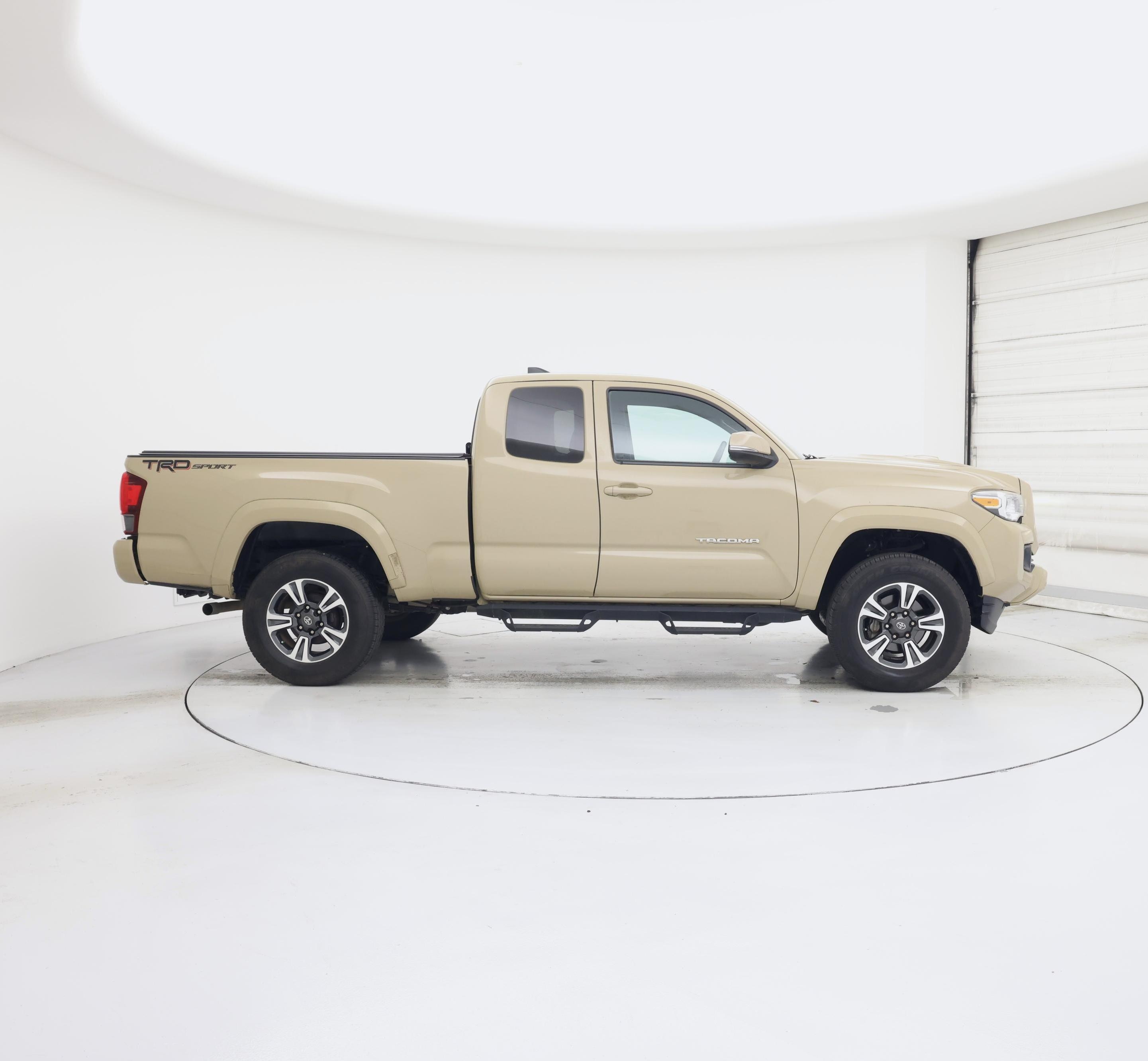 Thumbnail: 2018 Toyota Tacoma - 7