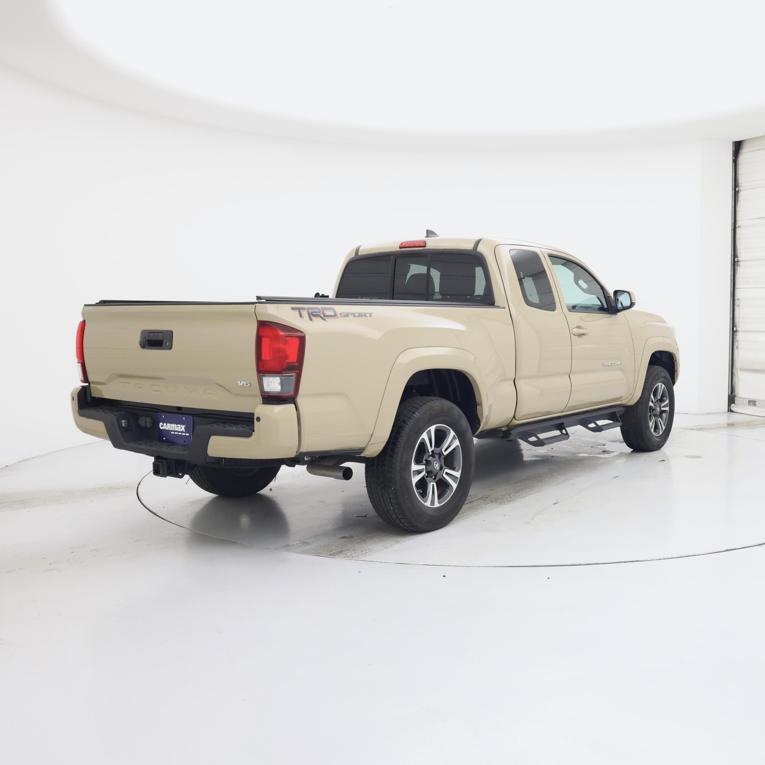 Thumbnail: 2018 Toyota Tacoma - 8