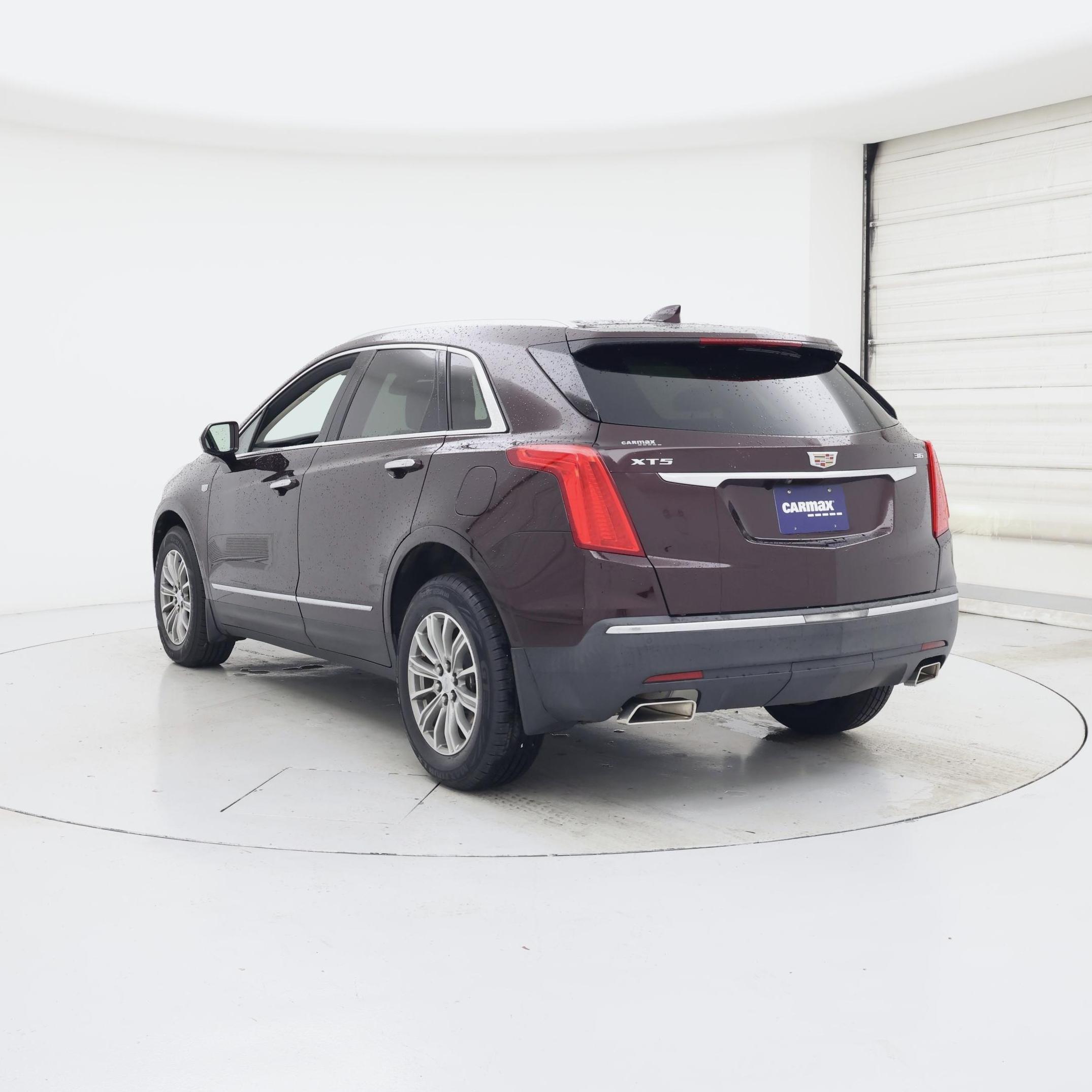 Thumbnail: 2017 Cadillac XT5 - 2