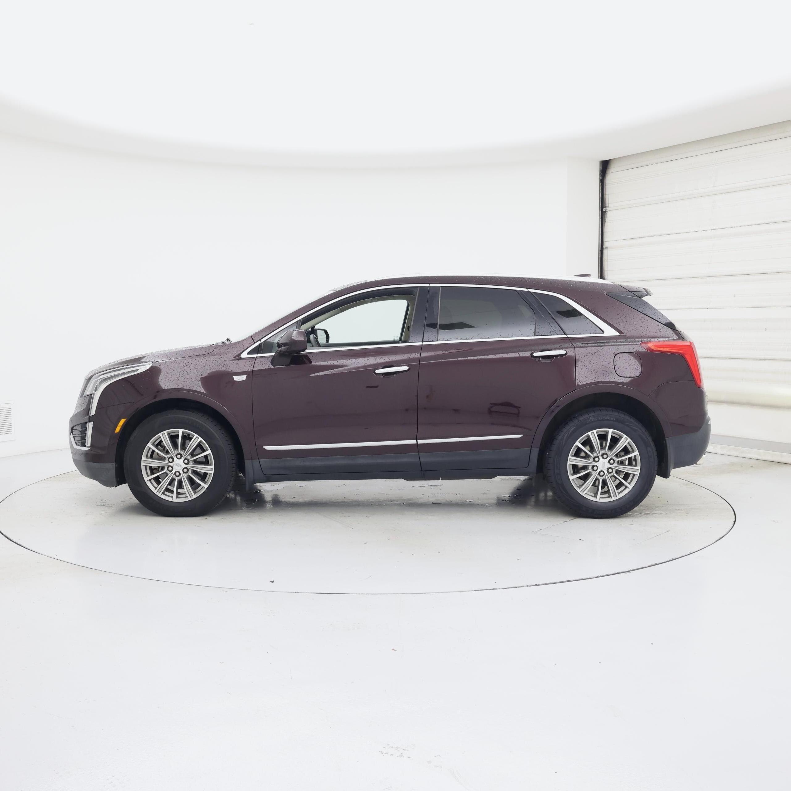 Thumbnail: 2017 Cadillac XT5 - 3