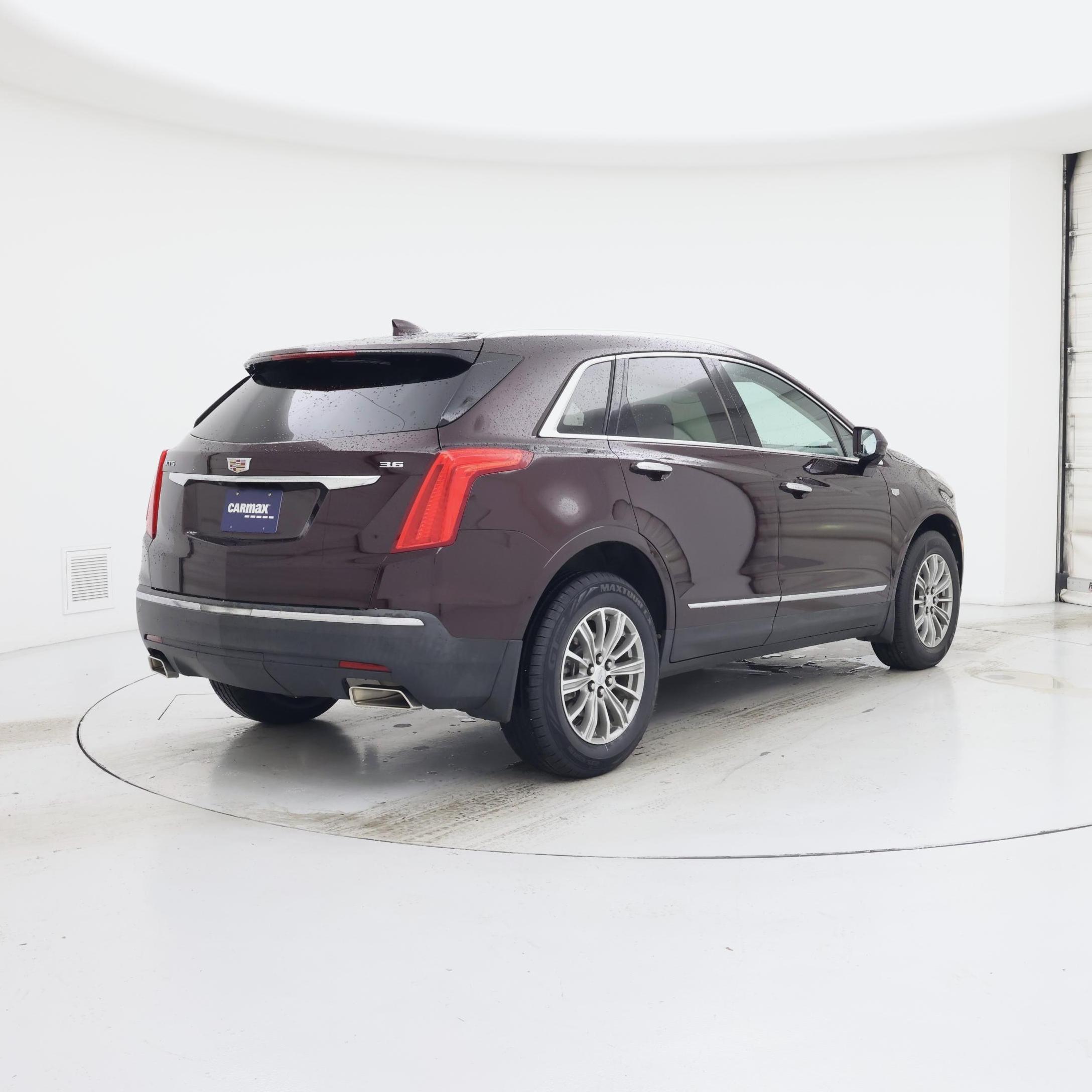 Thumbnail: 2017 Cadillac XT5 - 8