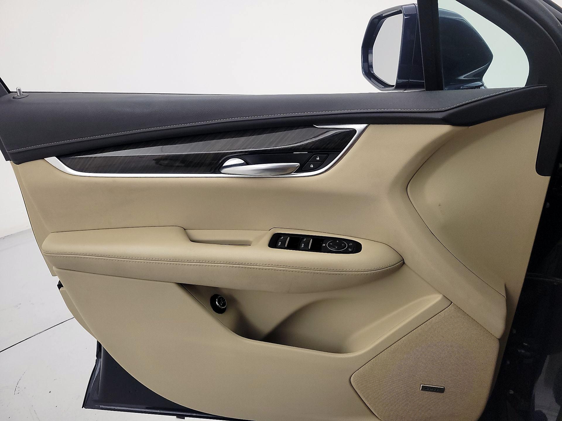 Thumbnail: 2018 Cadillac XT5 - 12