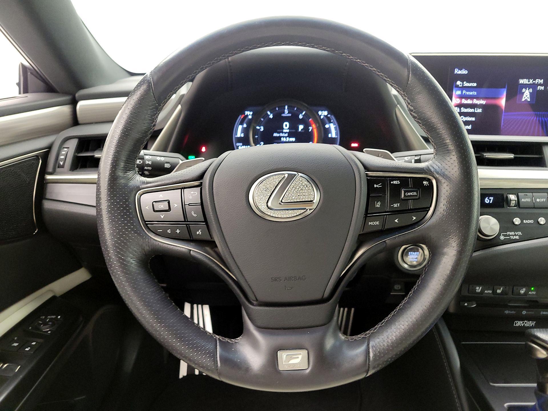 Thumbnail: 2021 Lexus ES - 10