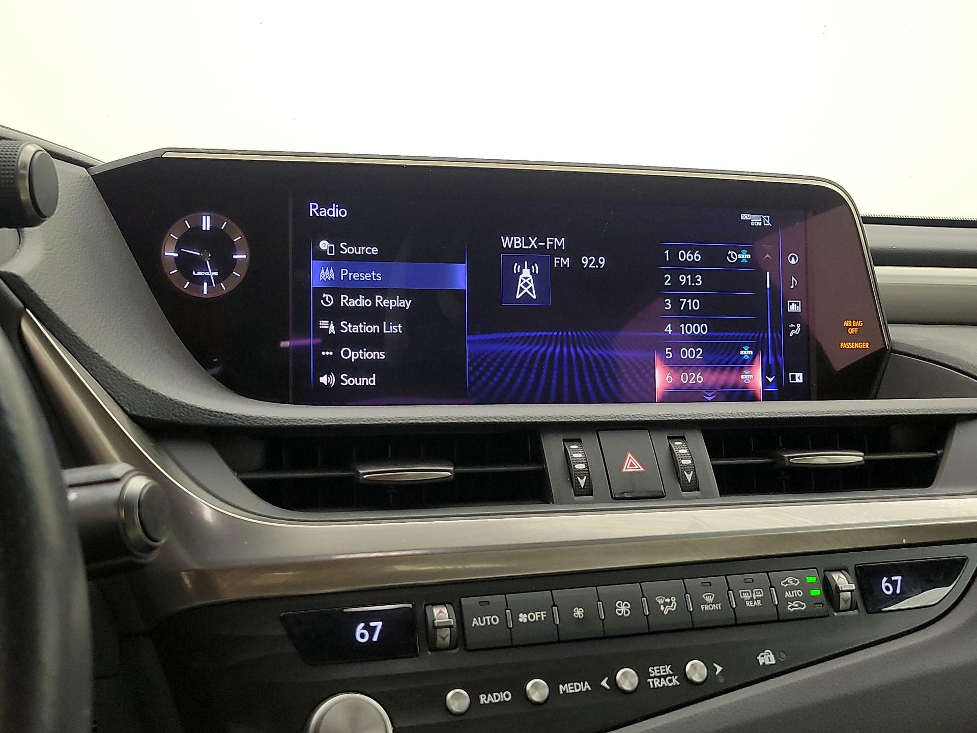 Thumbnail: 2021 Lexus ES - 15