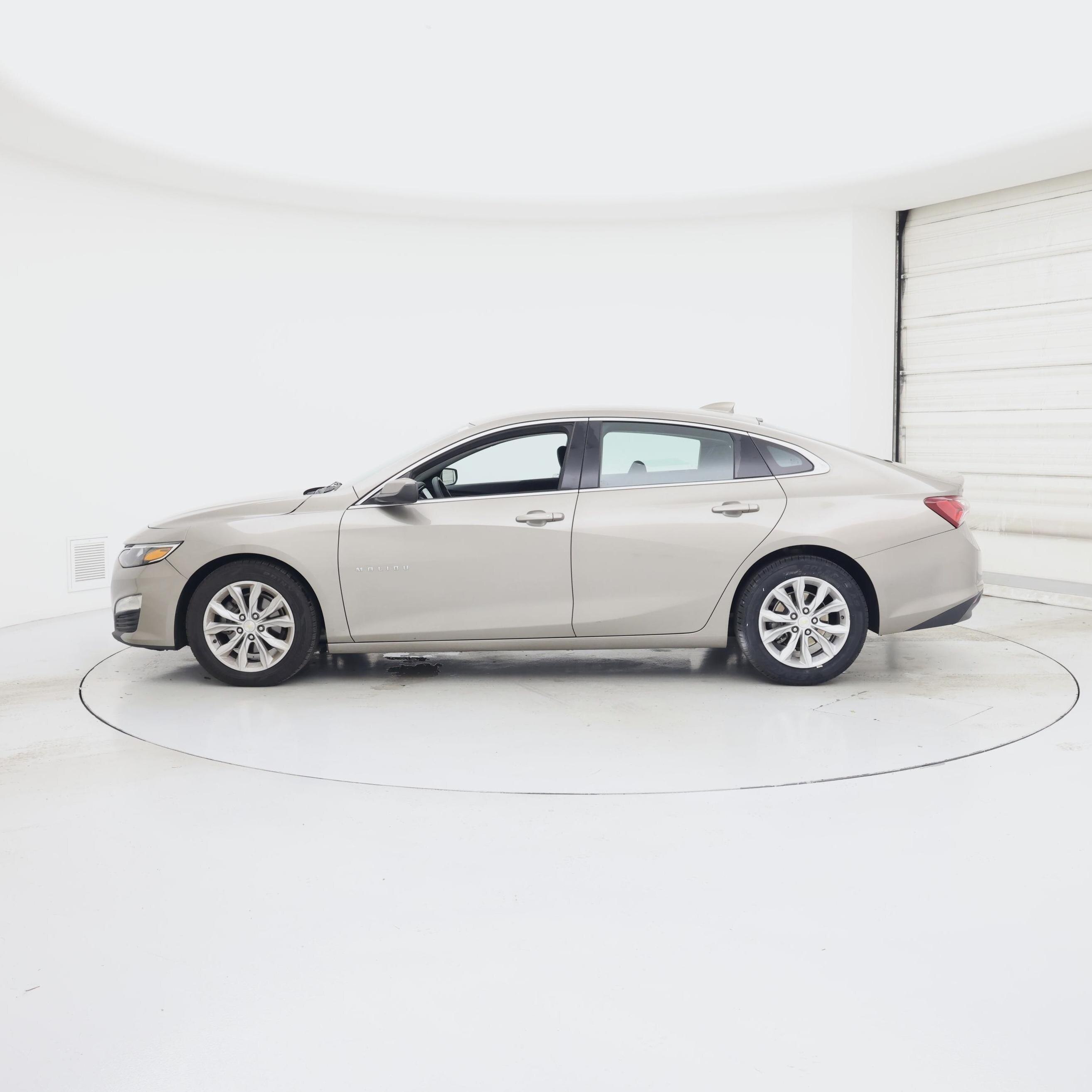Thumbnail: 2022 Chevrolet Malibu - 3