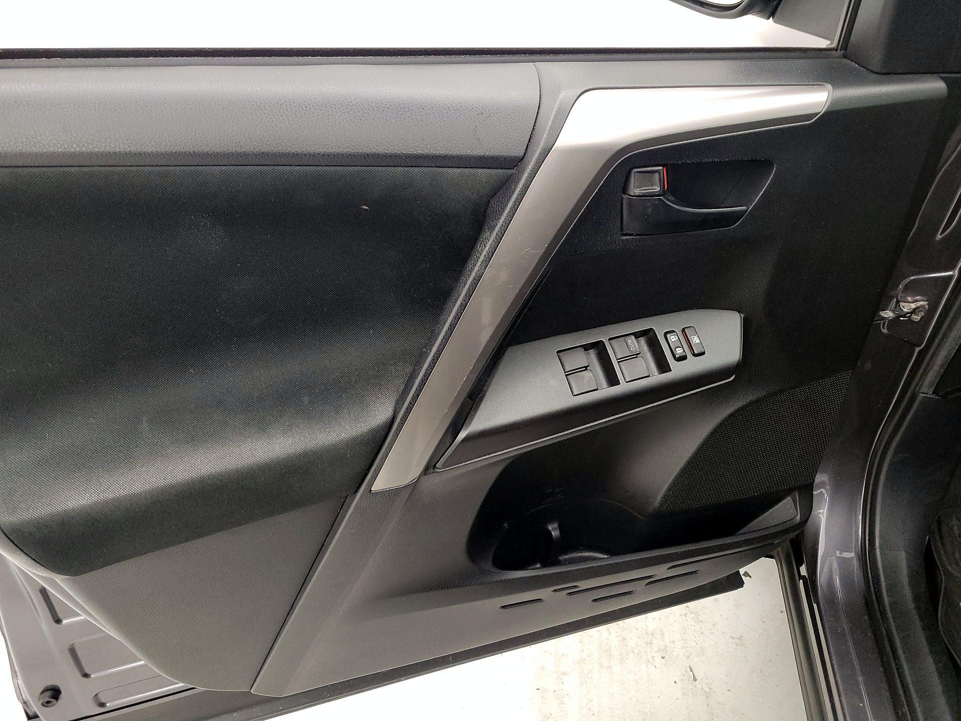 Thumbnail: 2017 Toyota RAV4 - 12