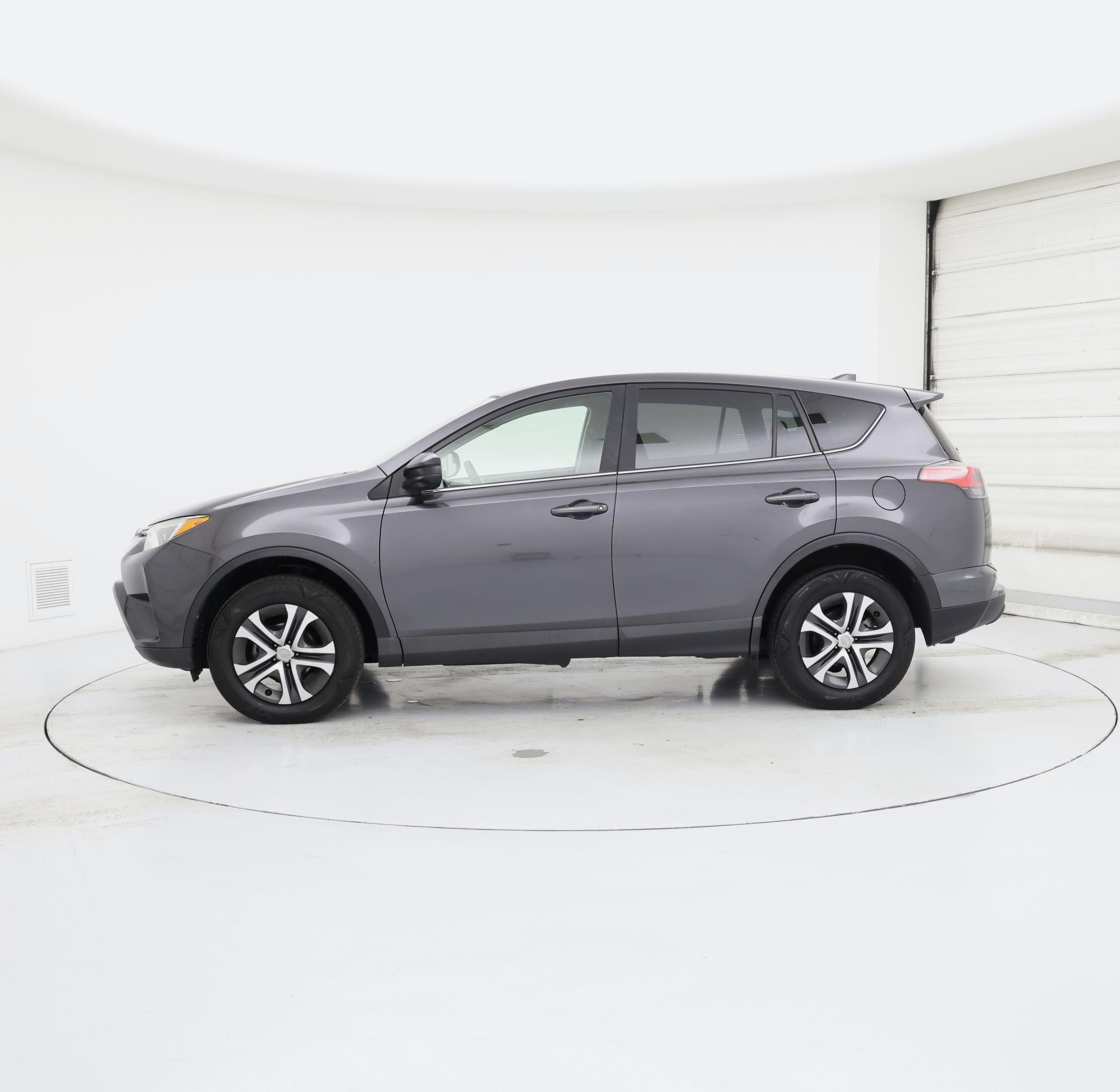 Thumbnail: 2017 Toyota RAV4 - 3