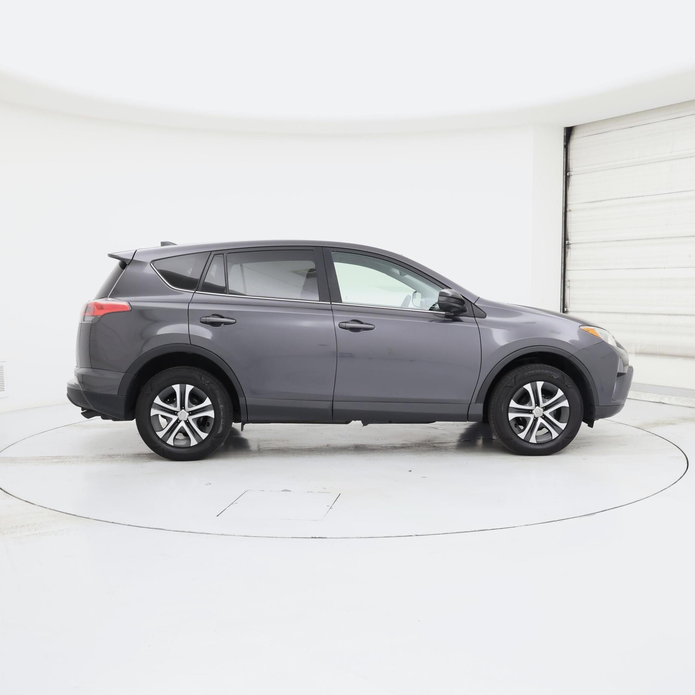 Thumbnail: 2017 Toyota RAV4 - 7