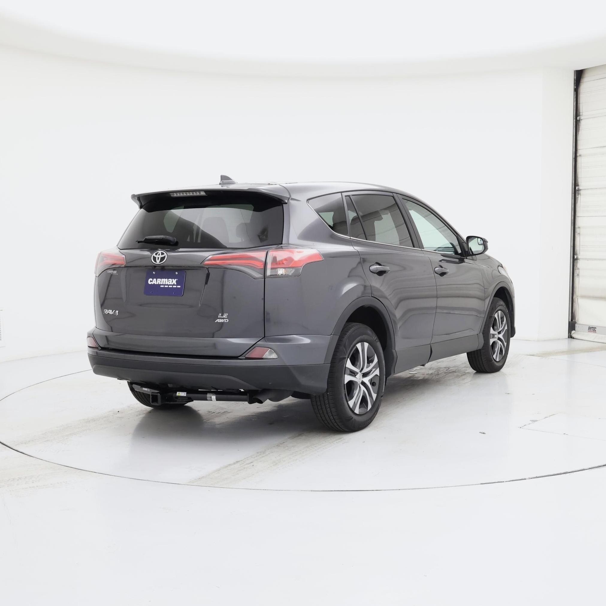 Thumbnail: 2017 Toyota RAV4 - 8