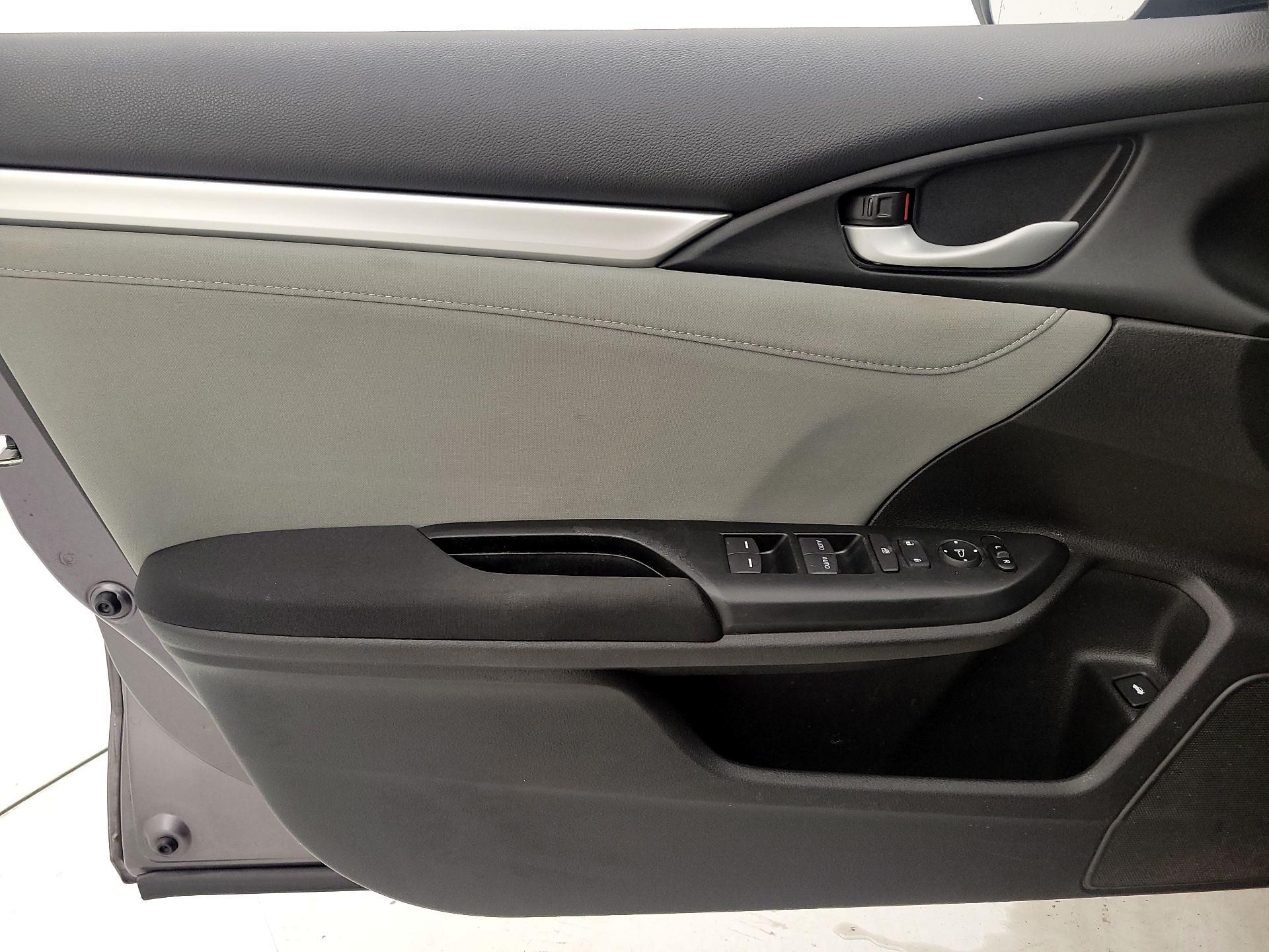 Thumbnail: 2016 Honda Civic - 12