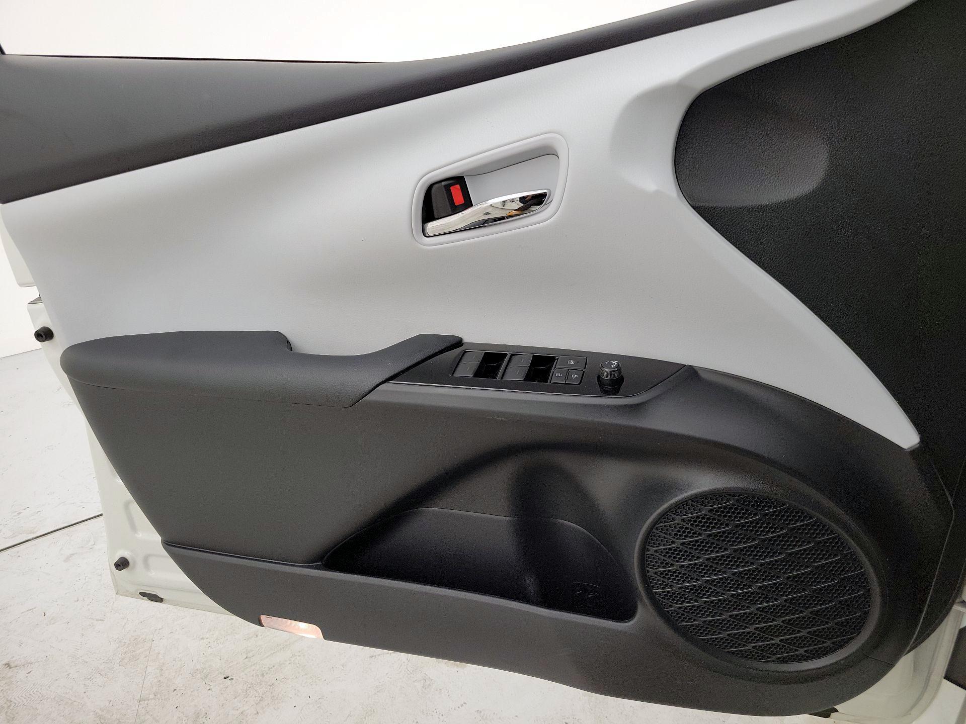 Thumbnail: 2020 Toyota Prius - 12