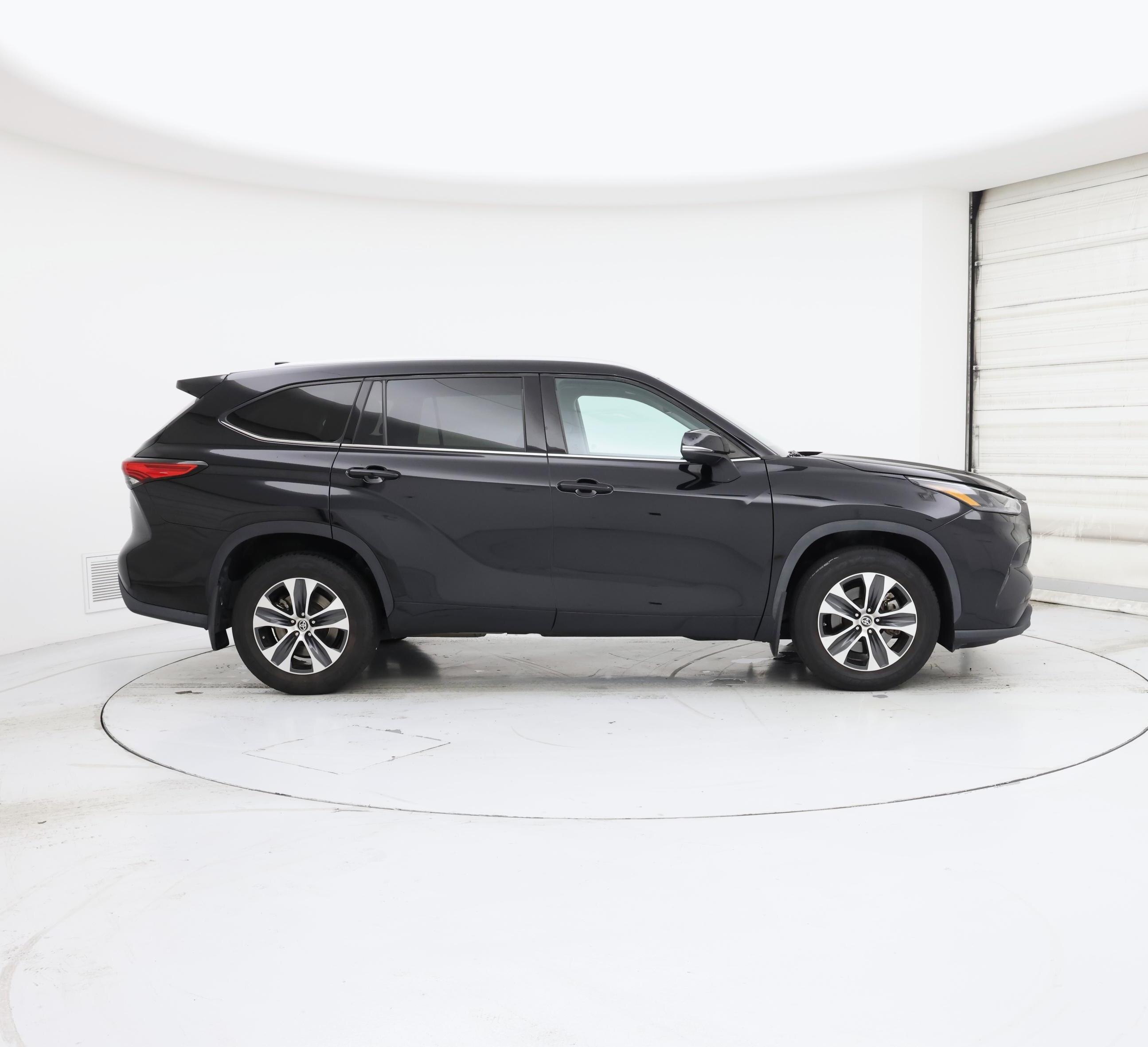 Thumbnail: 2022 Toyota Highlander - 7